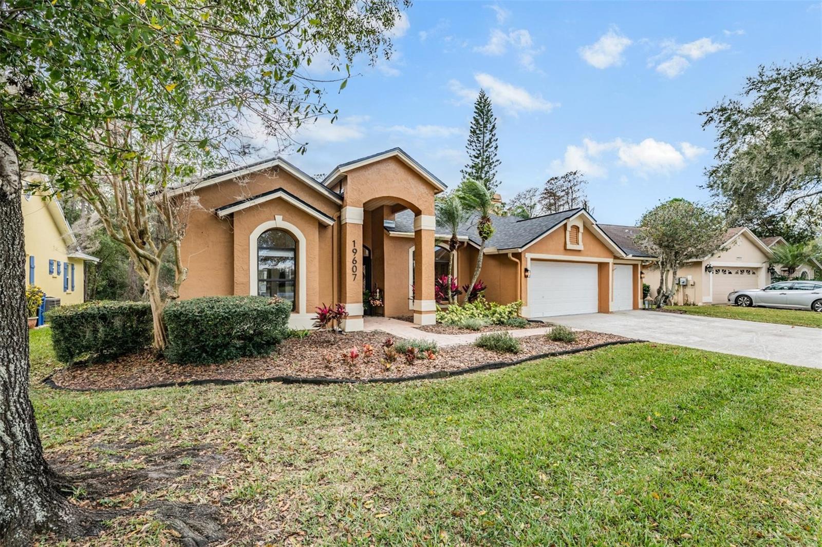 Image 4 of 49 For 19607 Wyndham Lakes Drive