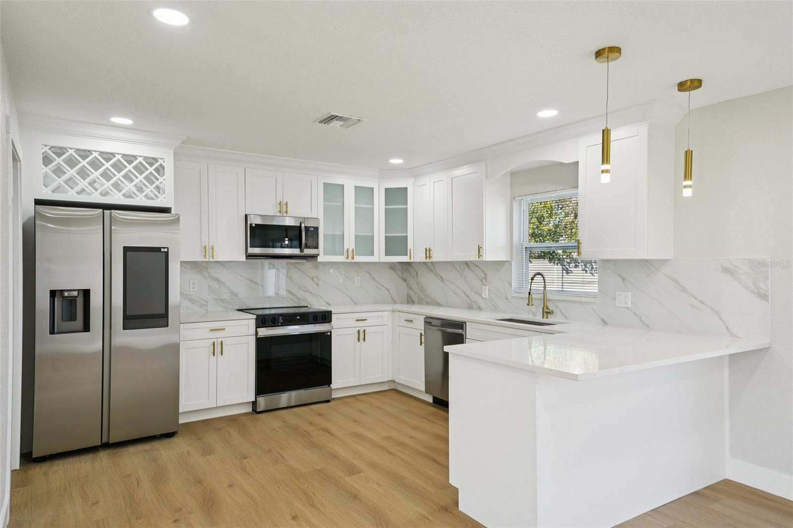 Image 14 of 51 For 9061 Sunrise Drive