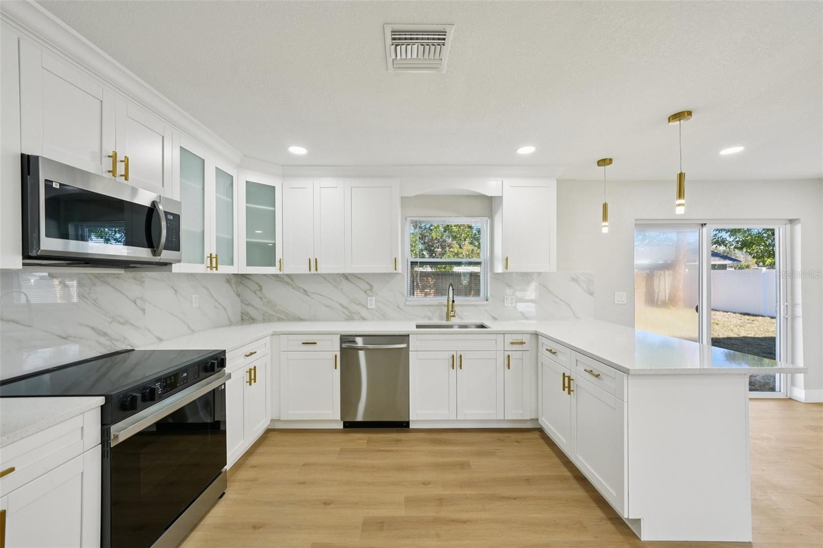 Image 19 of 51 For 9061 Sunrise Drive