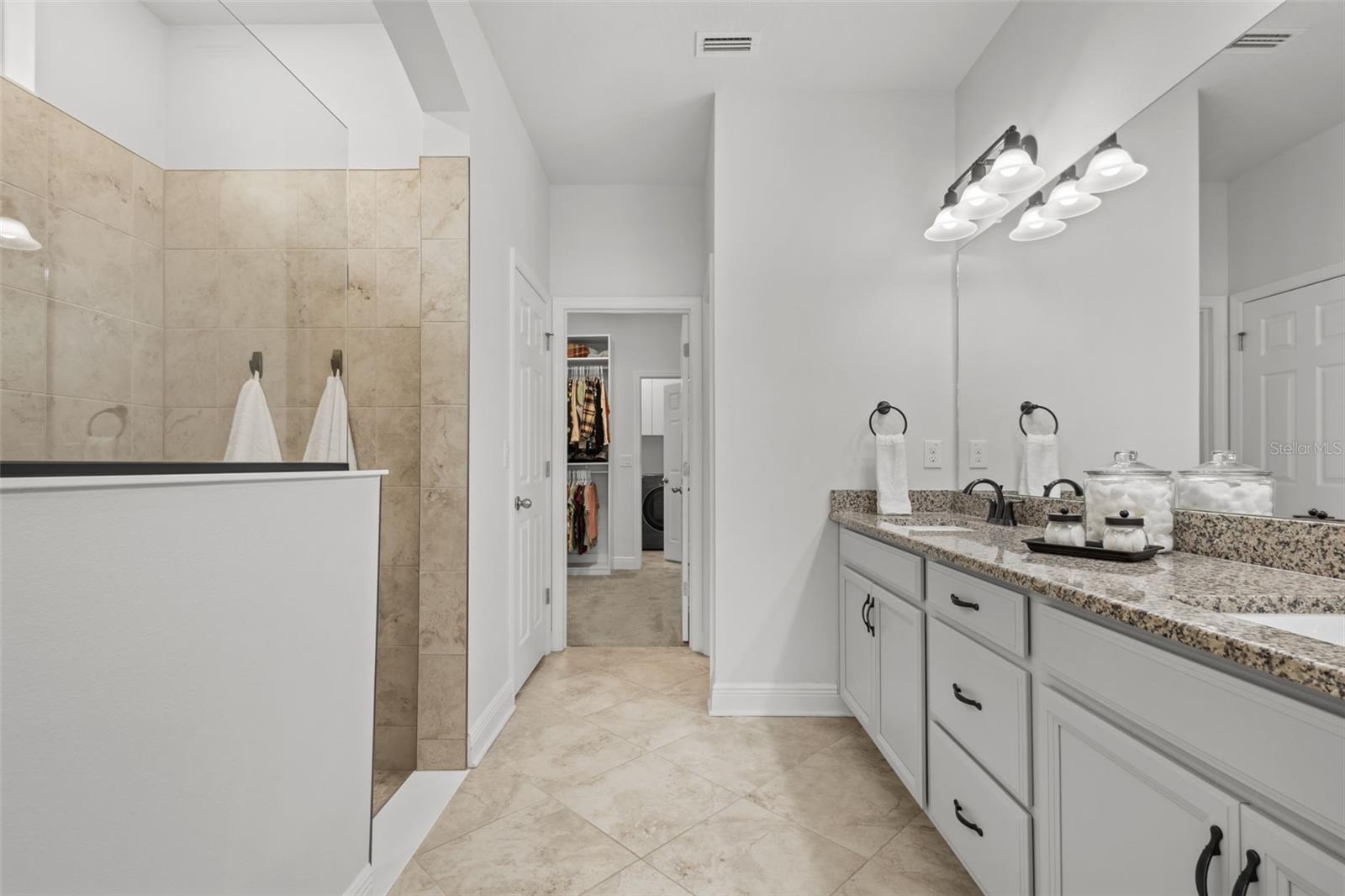 Image 7 of 48 For 15133 Caravan Avenue