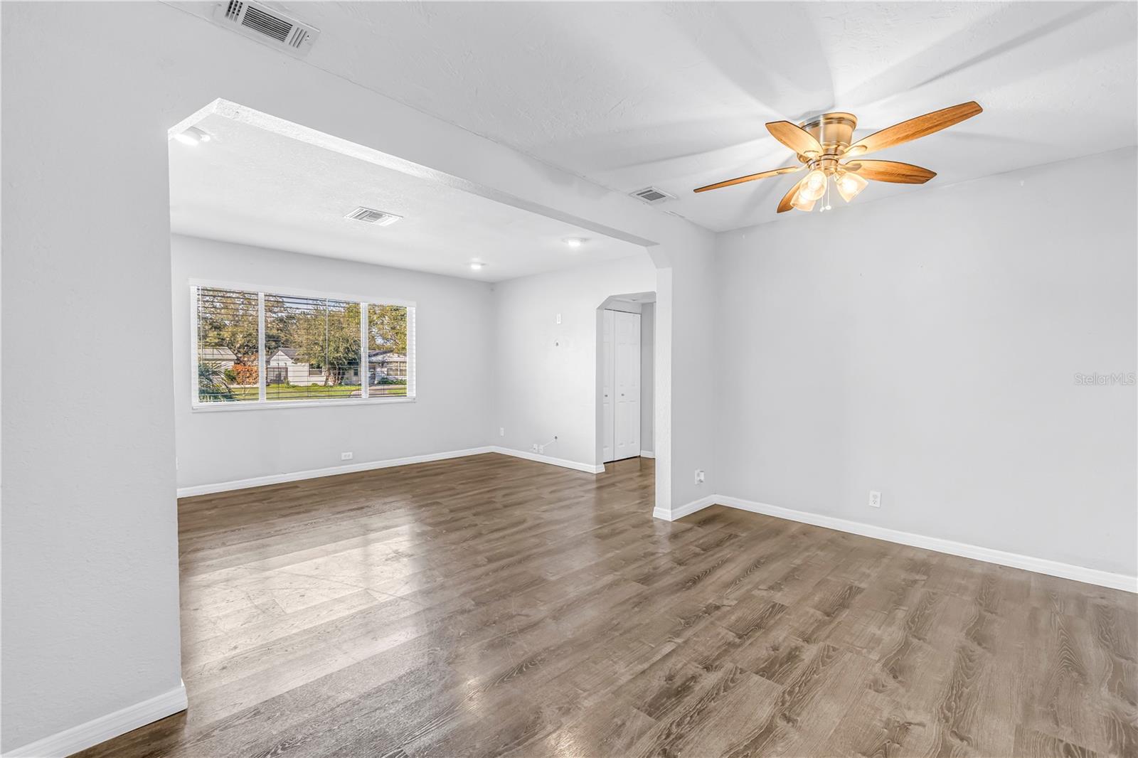 Image 10 of 37 For 774 40th Avenue Ne