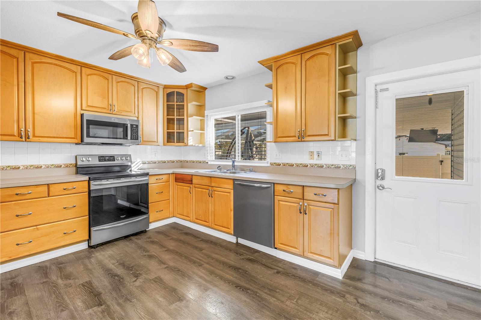 Image 13 of 37 For 774 40th Avenue Ne