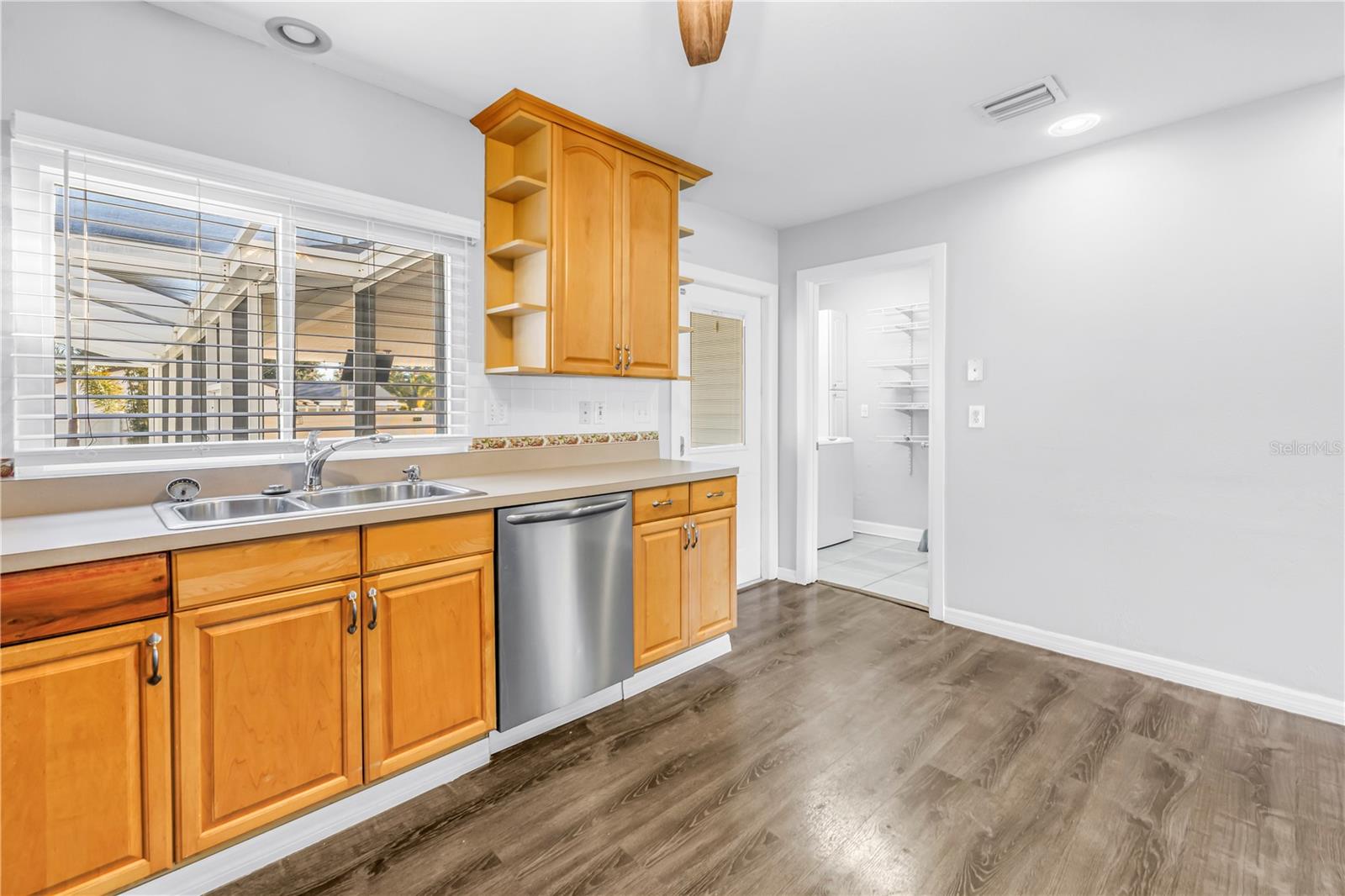 Image 15 of 37 For 774 40th Avenue Ne