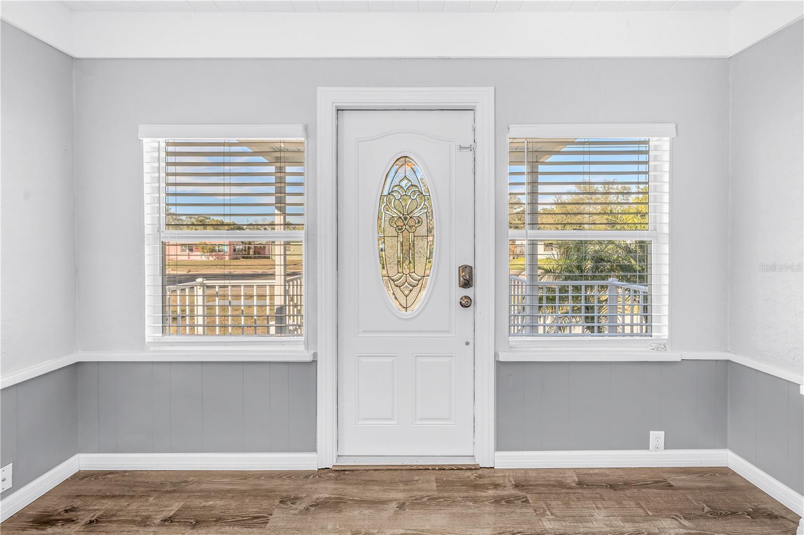 Image 4 of 37 For 774 40th Avenue Ne