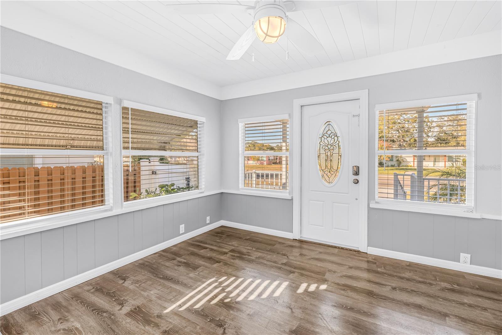 Image 5 of 37 For 774 40th Avenue Ne