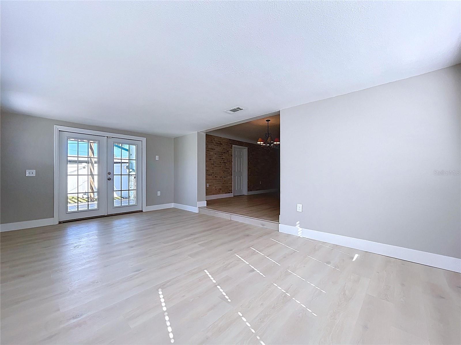 Image 10 of 53 For 8822 Bay Street Ne