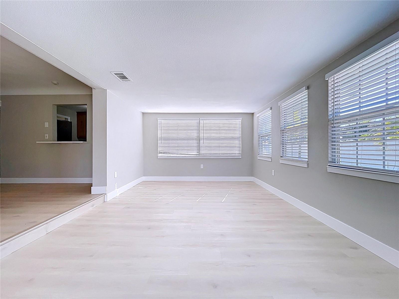 Image 12 of 53 For 8822 Bay Street Ne