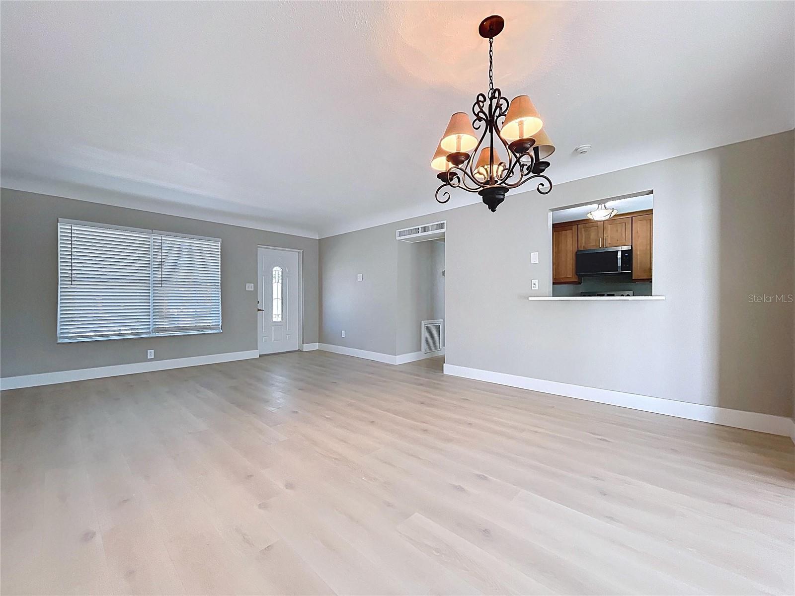 Image 14 of 53 For 8822 Bay Street Ne