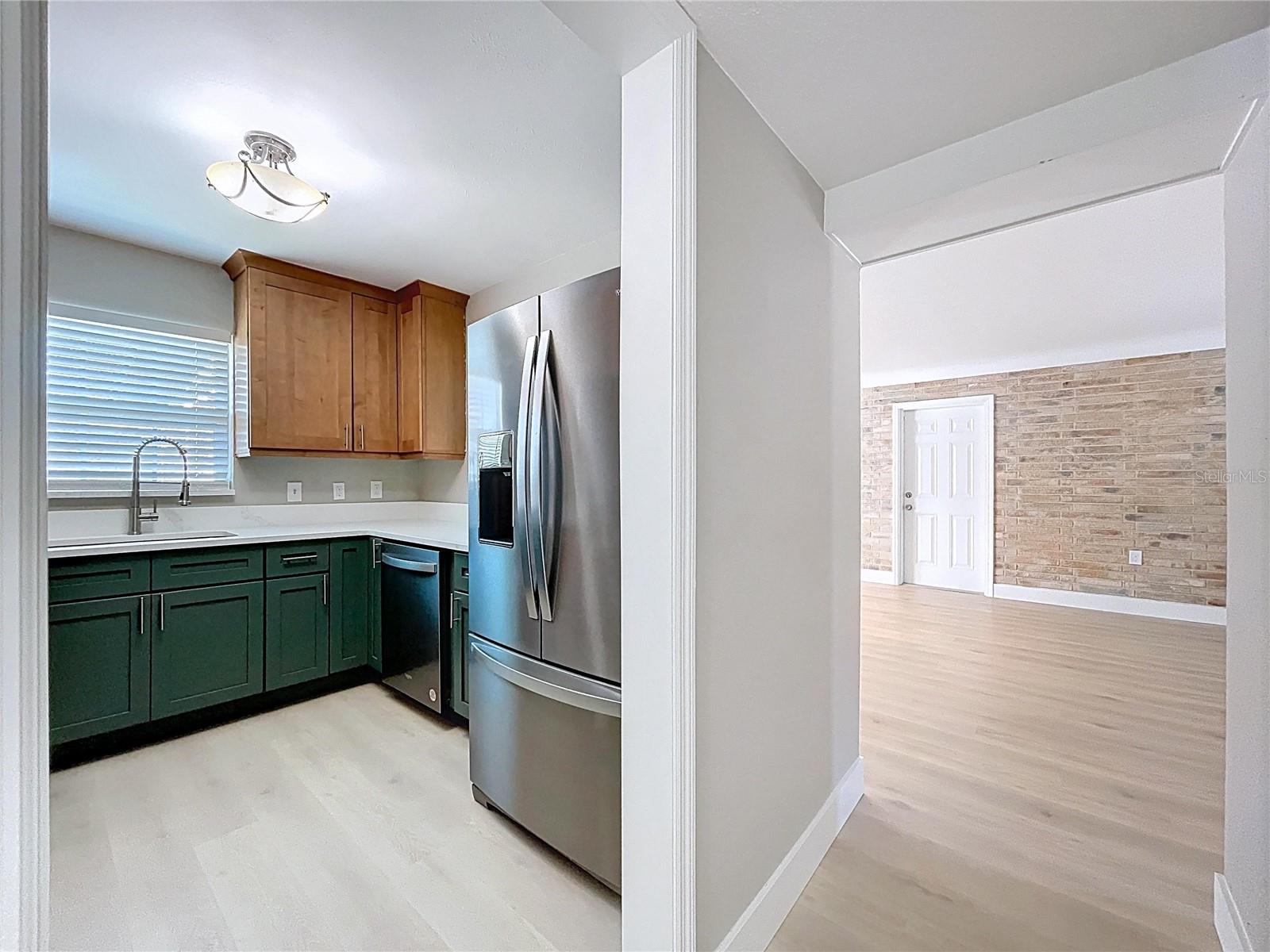 Image 16 of 53 For 8822 Bay Street Ne