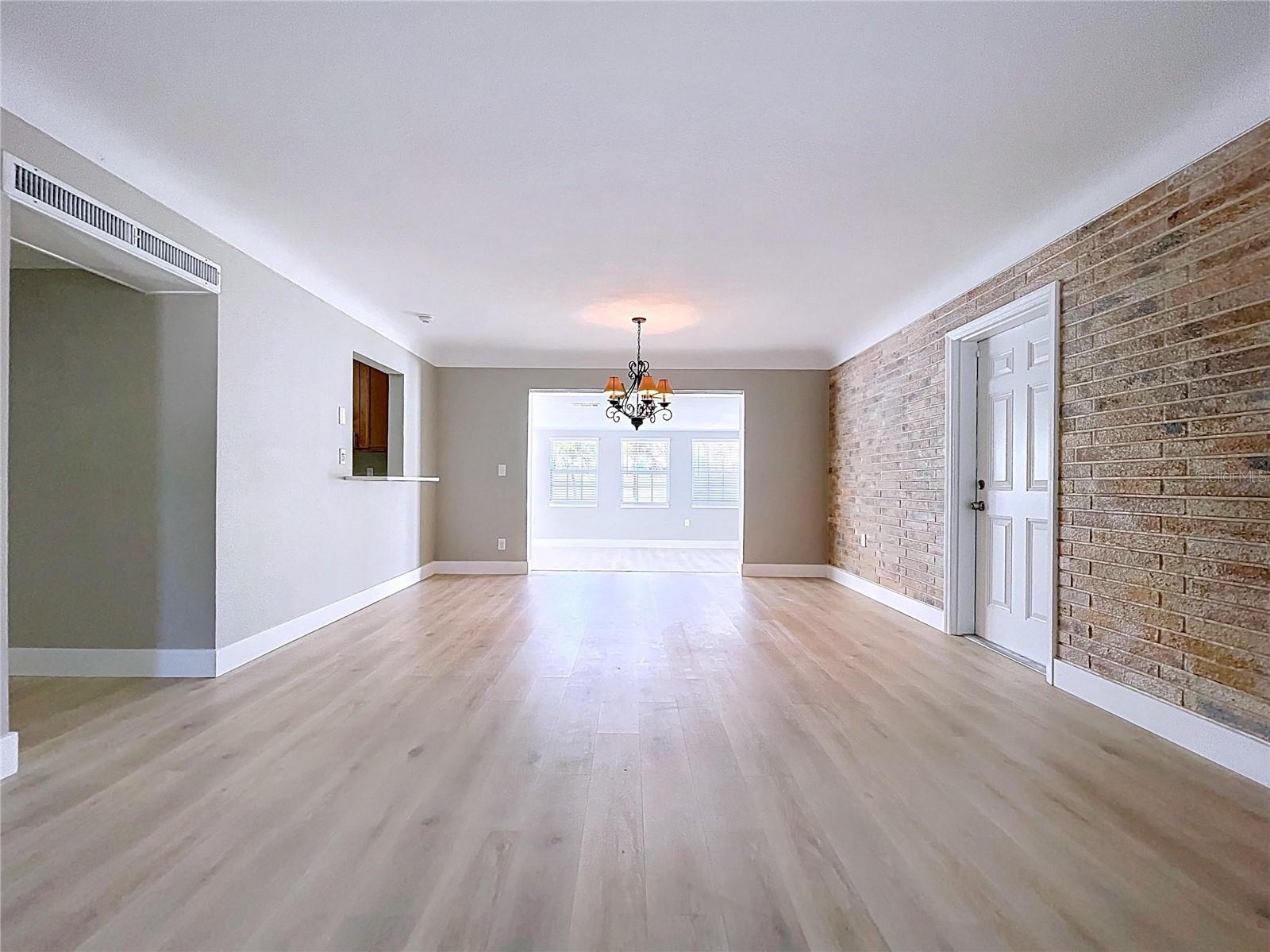 Image 4 of 53 For 8822 Bay Street Ne