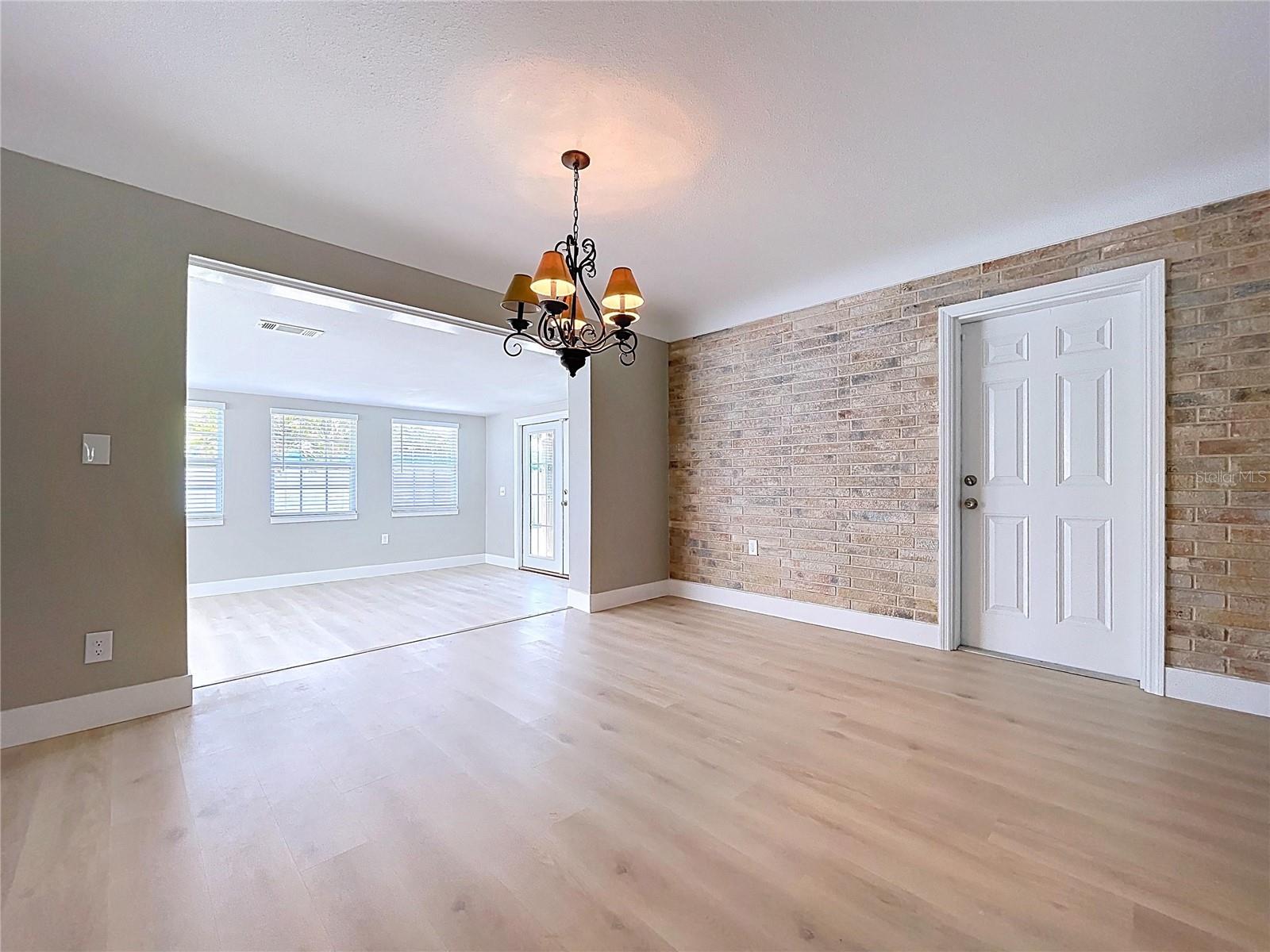 Image 5 of 53 For 8822 Bay Street Ne