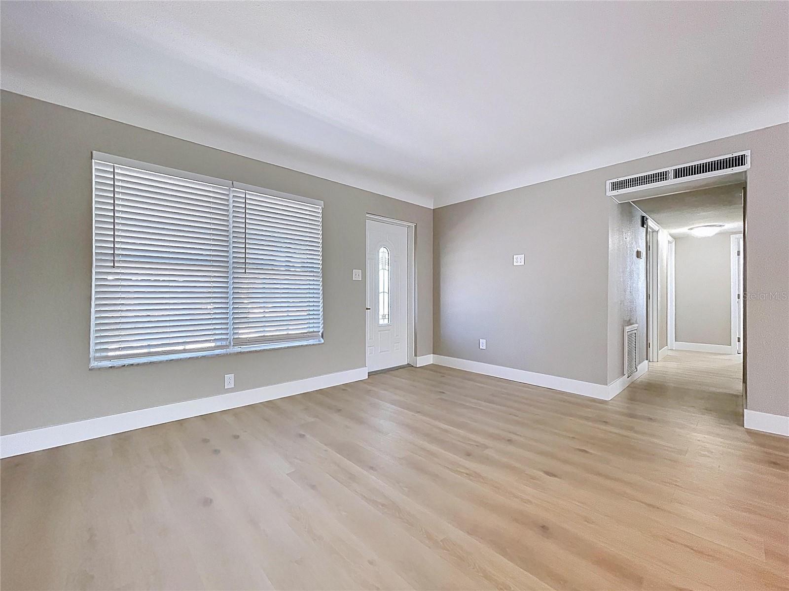 Image 7 of 53 For 8822 Bay Street Ne