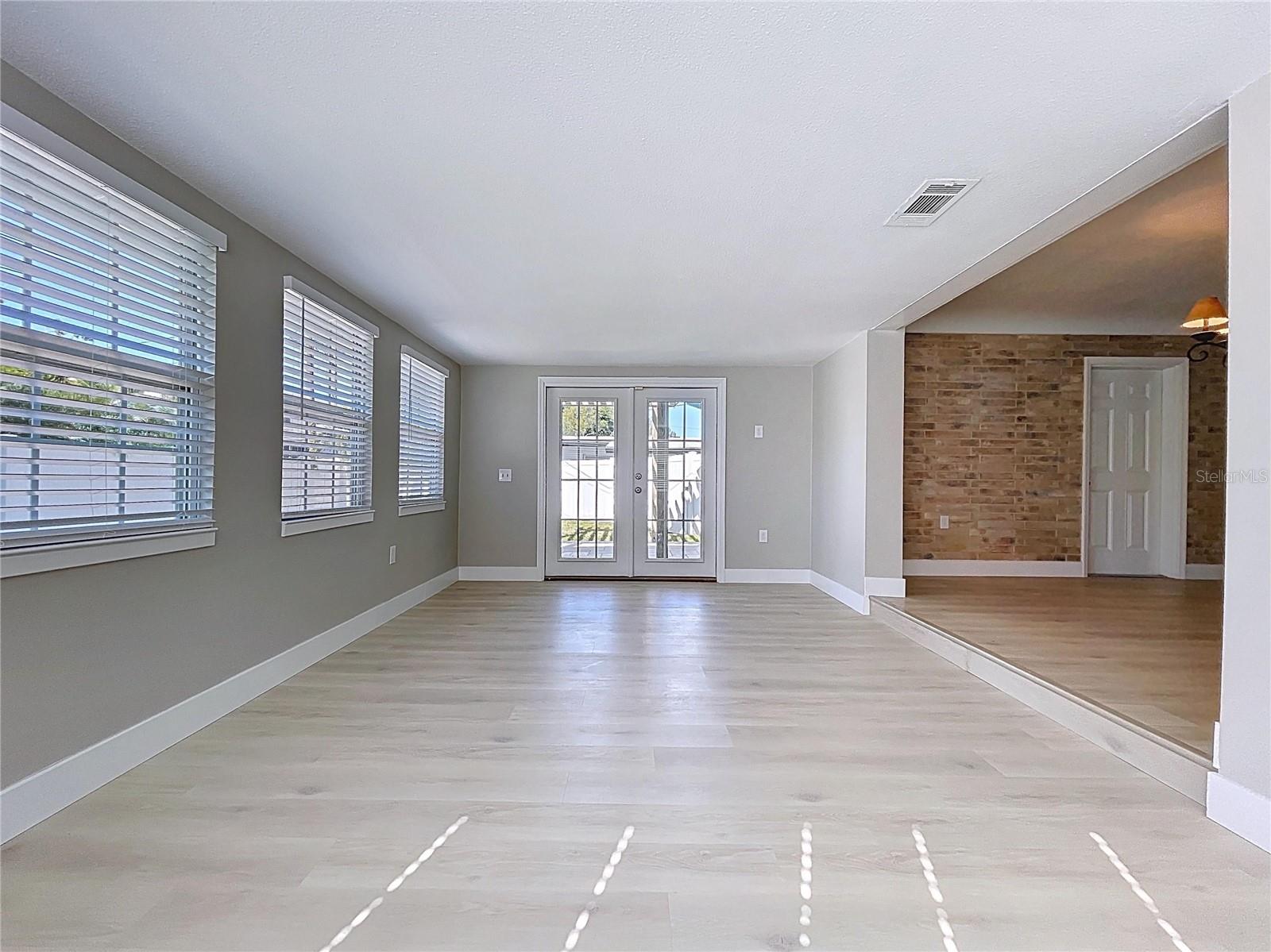 Image 8 of 53 For 8822 Bay Street Ne