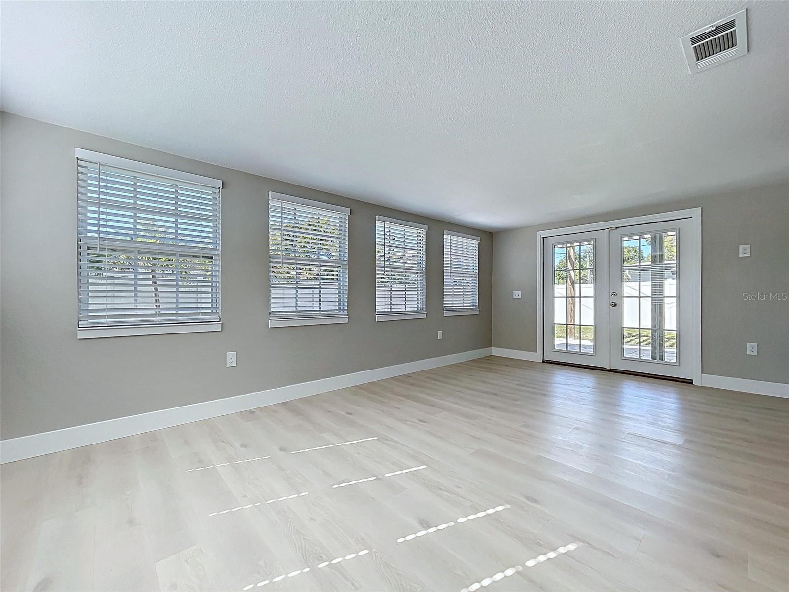 Image 9 of 53 For 8822 Bay Street Ne