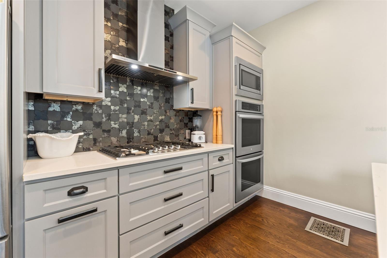 Image 21 of 48 For 1170 24th Avenue N