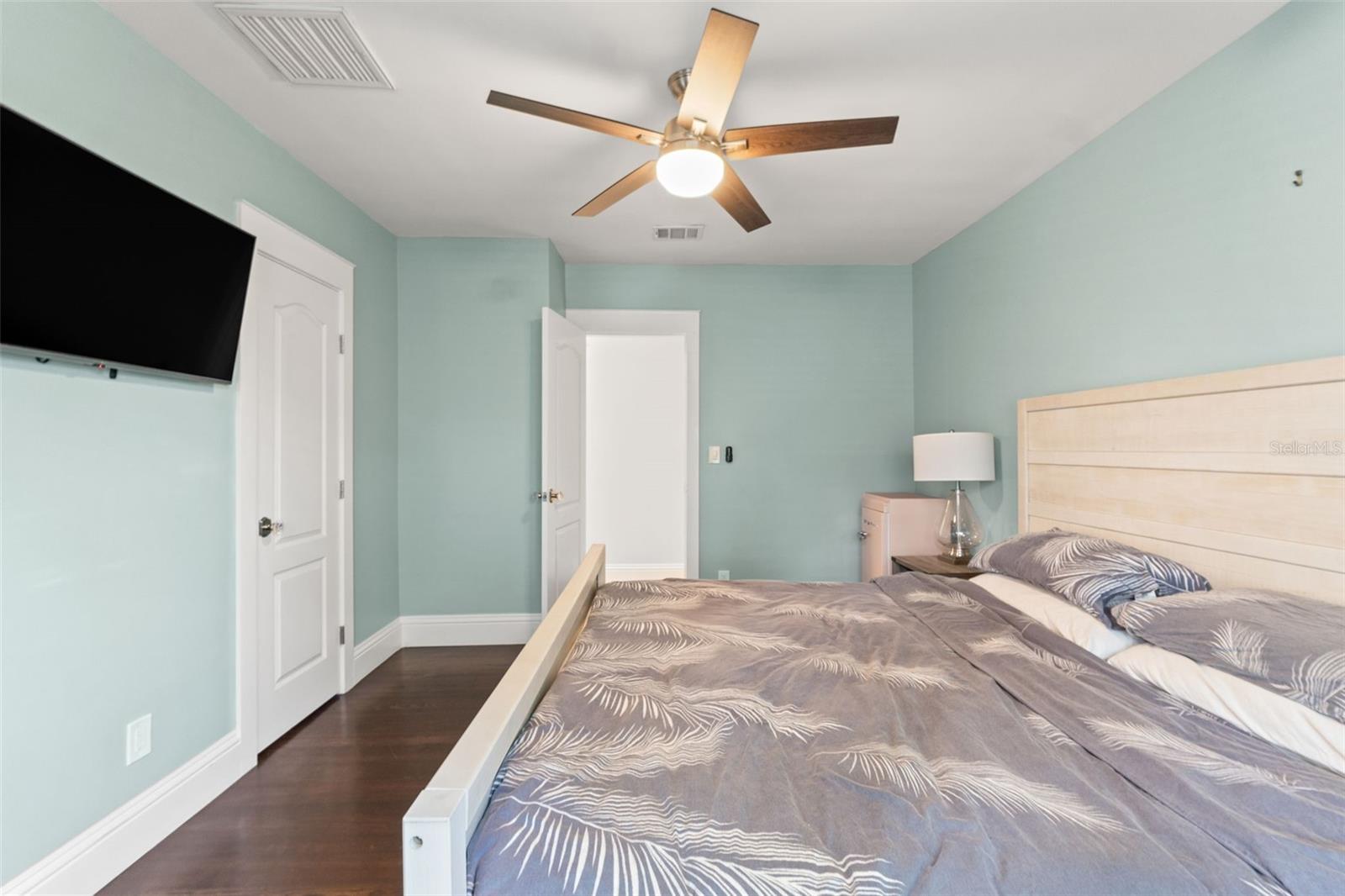 Image 27 of 48 For 1170 24th Avenue N