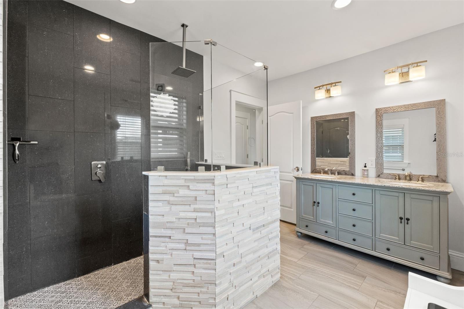 Image 29 of 48 For 1170 24th Avenue N