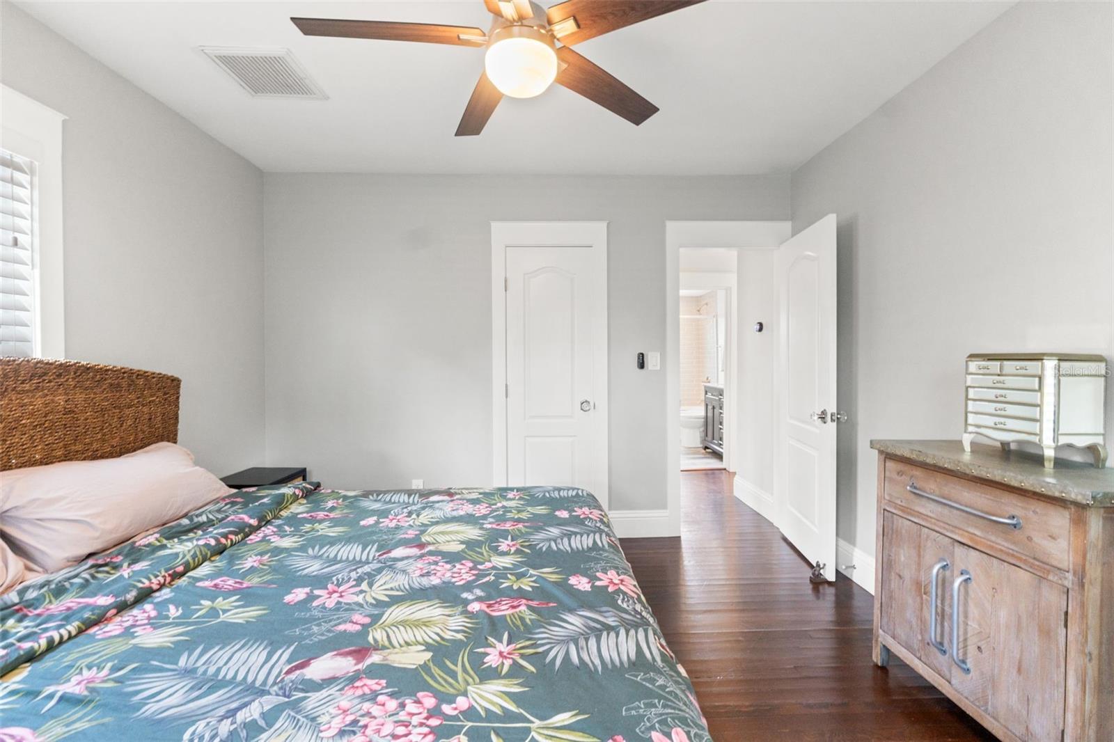 Image 34 of 48 For 1170 24th Avenue N