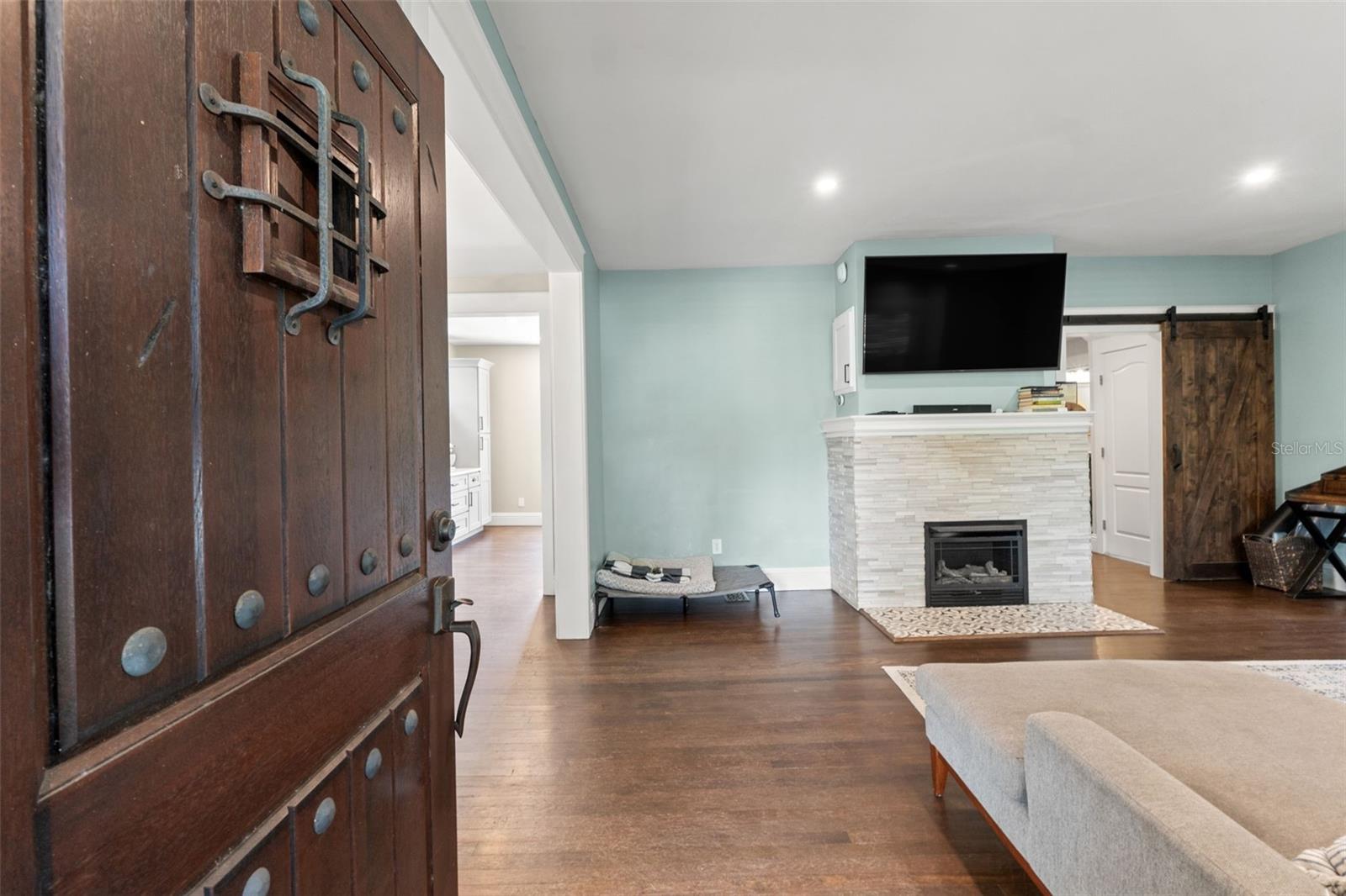 Image 5 of 48 For 1170 24th Avenue N