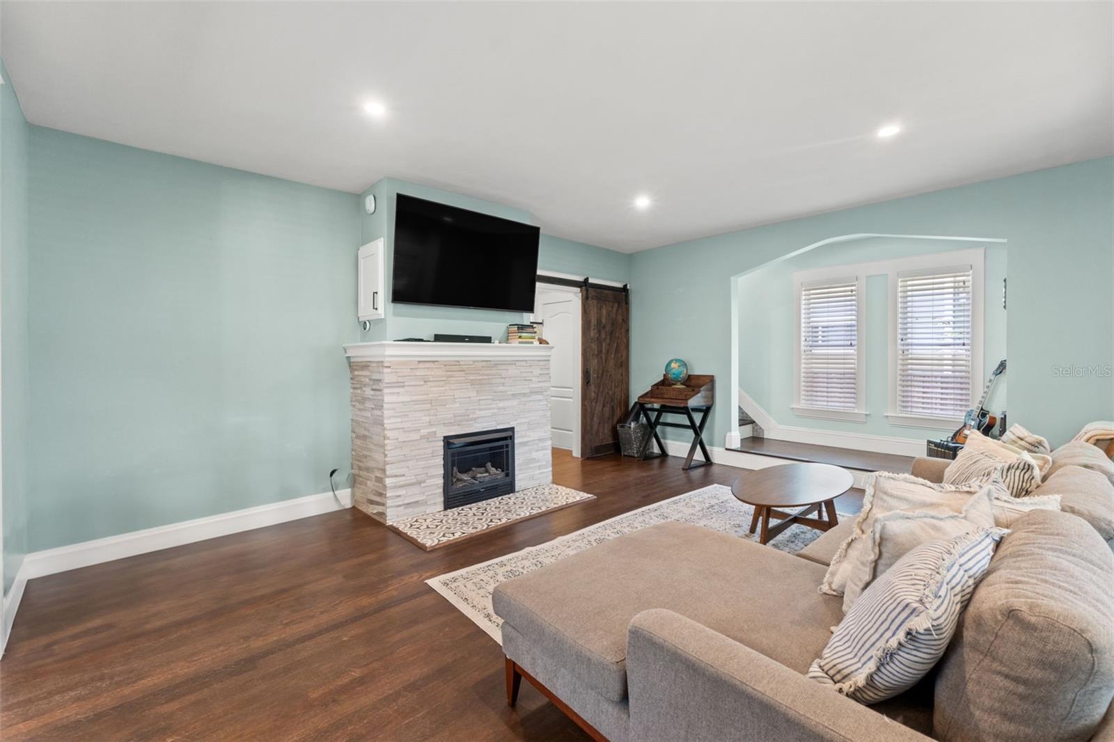 Image 7 of 48 For 1170 24th Avenue N