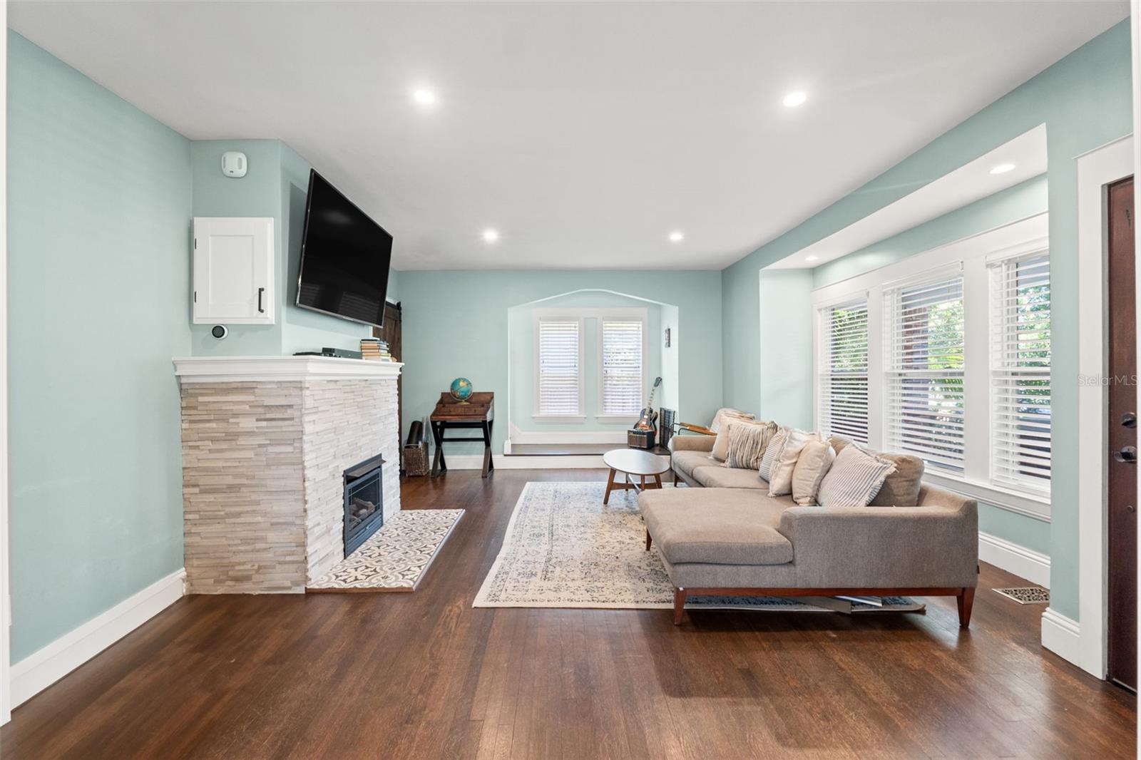 Image 8 of 48 For 1170 24th Avenue N