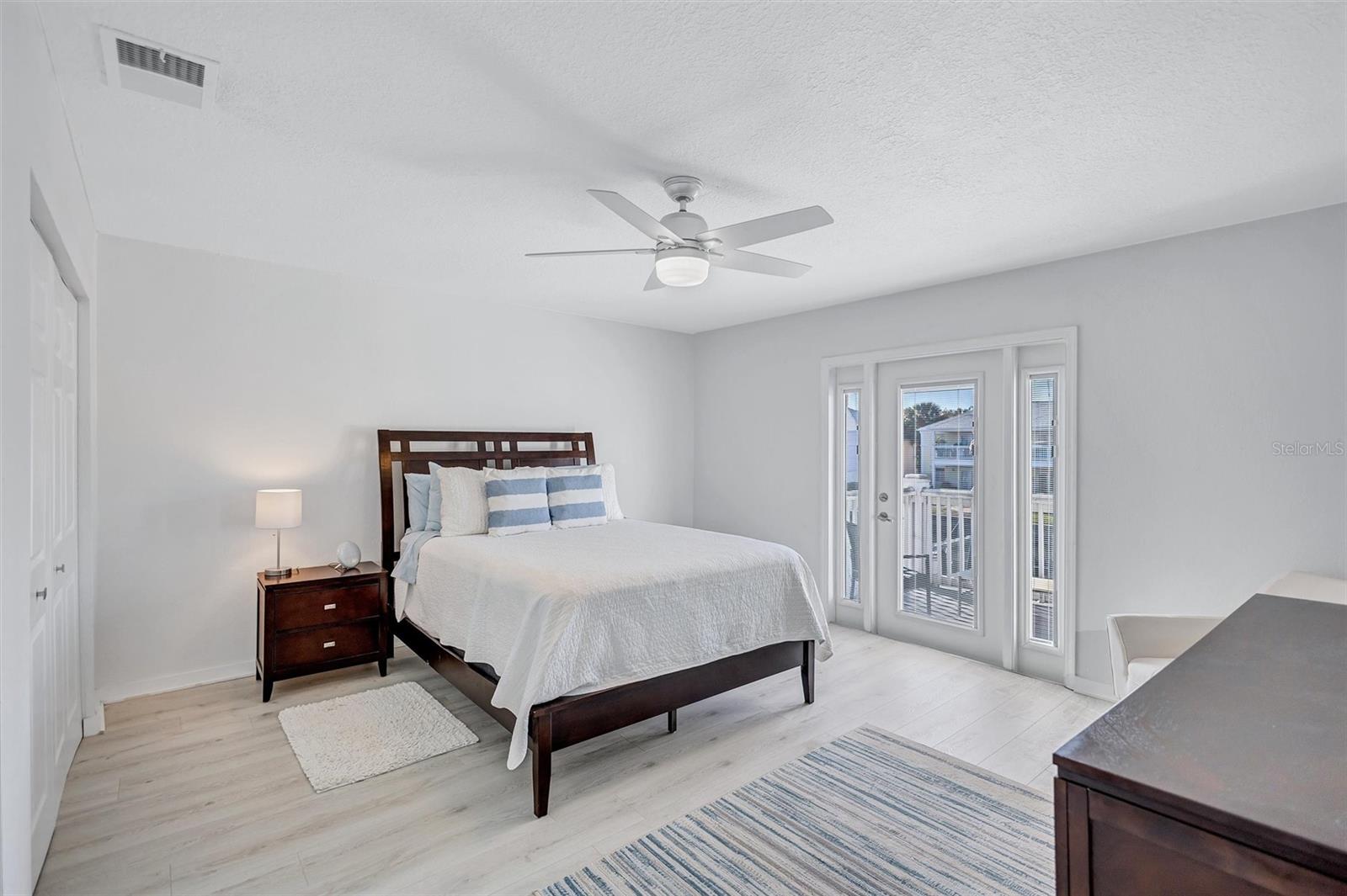 Image 17 of 52 For 4799 Coquina Key Drive Se