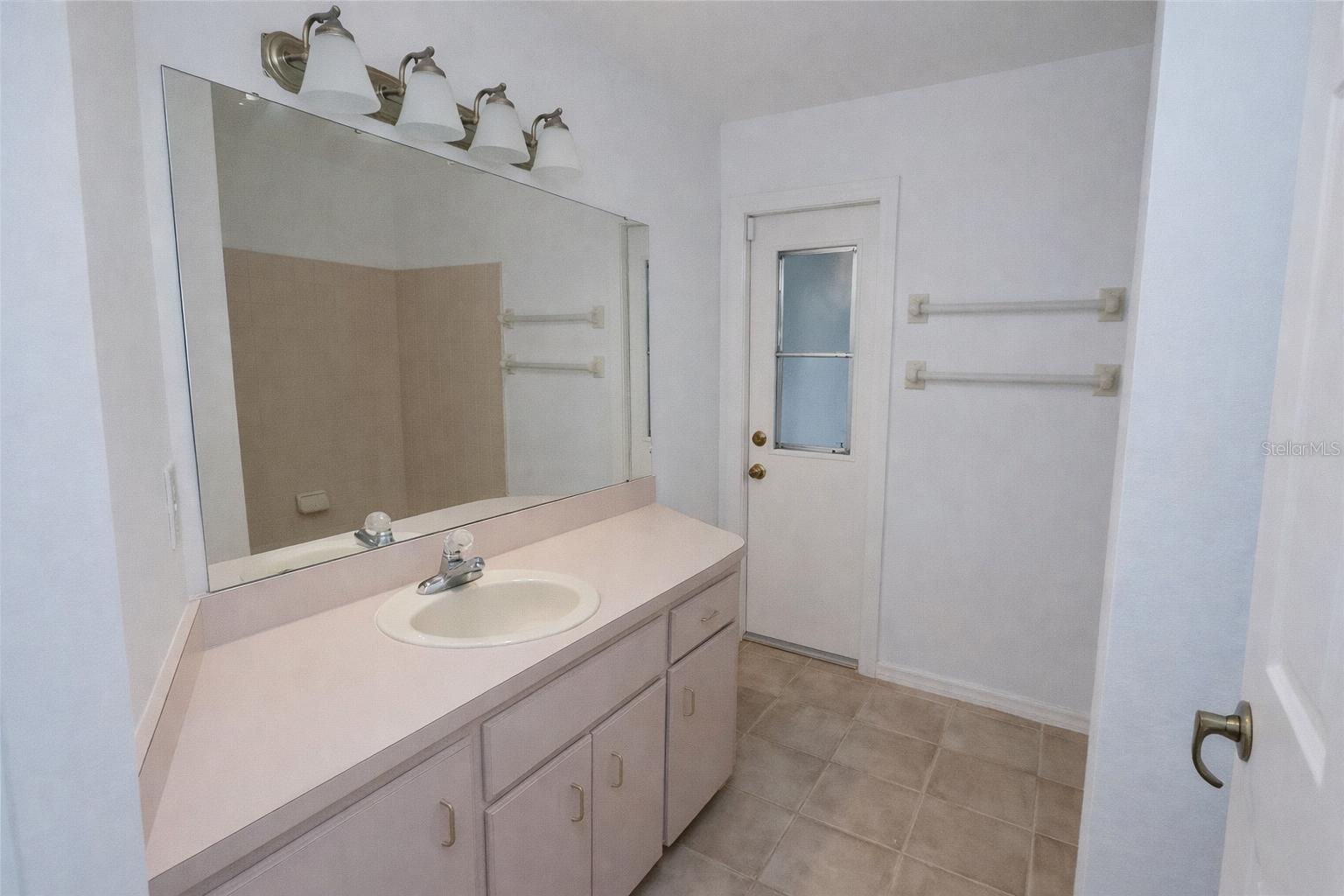 Image 4 of 12 For 8276 Short Way