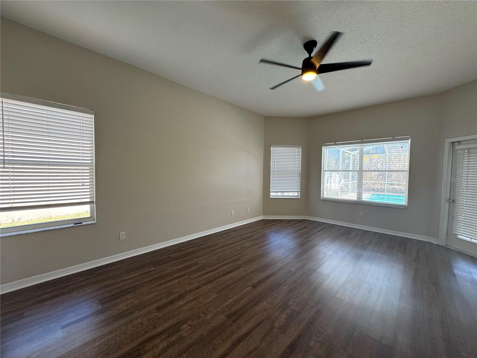 Image 14 of 30 For 28724 Hanging Moss Loop