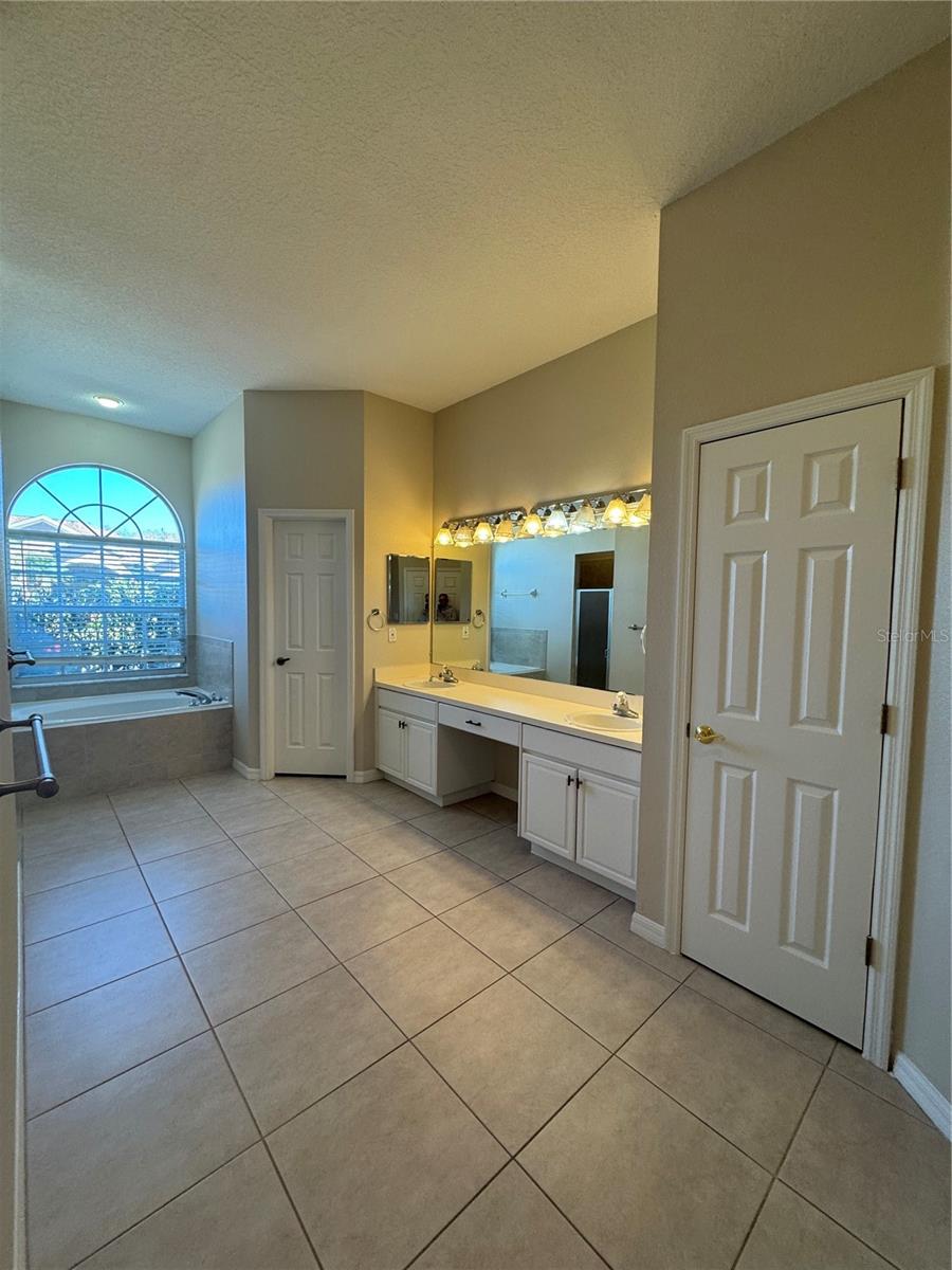 Image 15 of 30 For 28724 Hanging Moss Loop