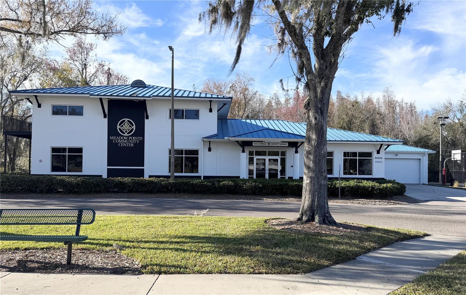 Image 30 of 30 For 28724 Hanging Moss Loop