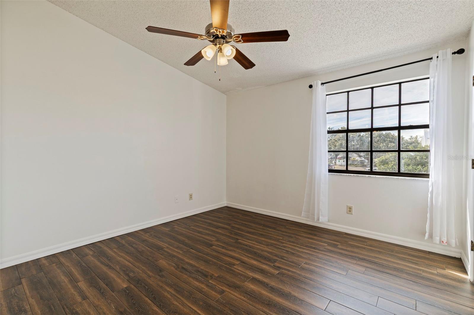 Image 14 of 24 For 12508 Castle Hill Drive