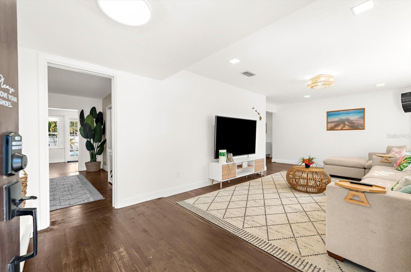 Image 2 of 63 For 1406 Southridge Drive