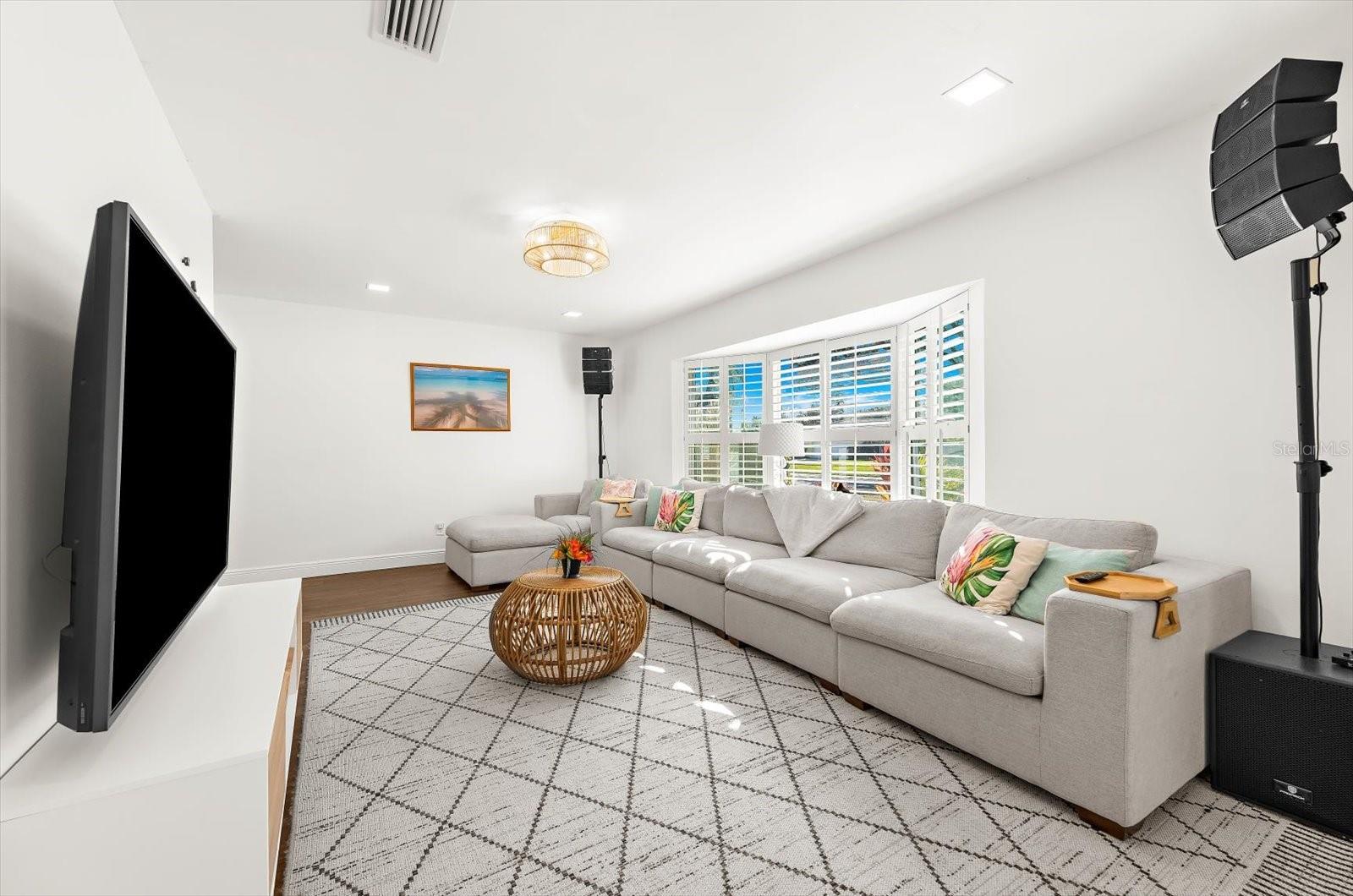 Image 4 of 63 For 1406 Southridge Drive