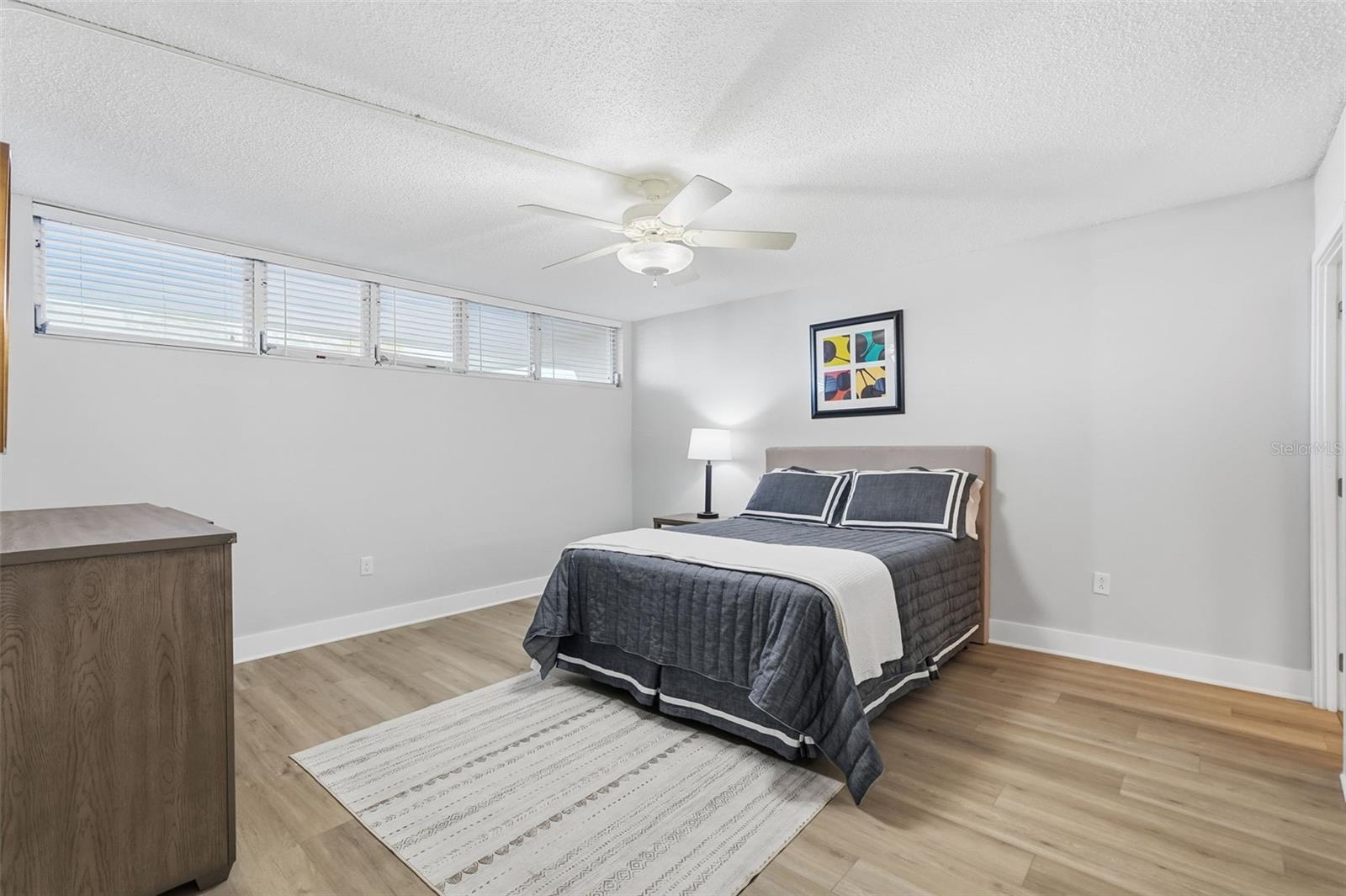 Image 10 of 18 For 632 Edgewater Drive 135