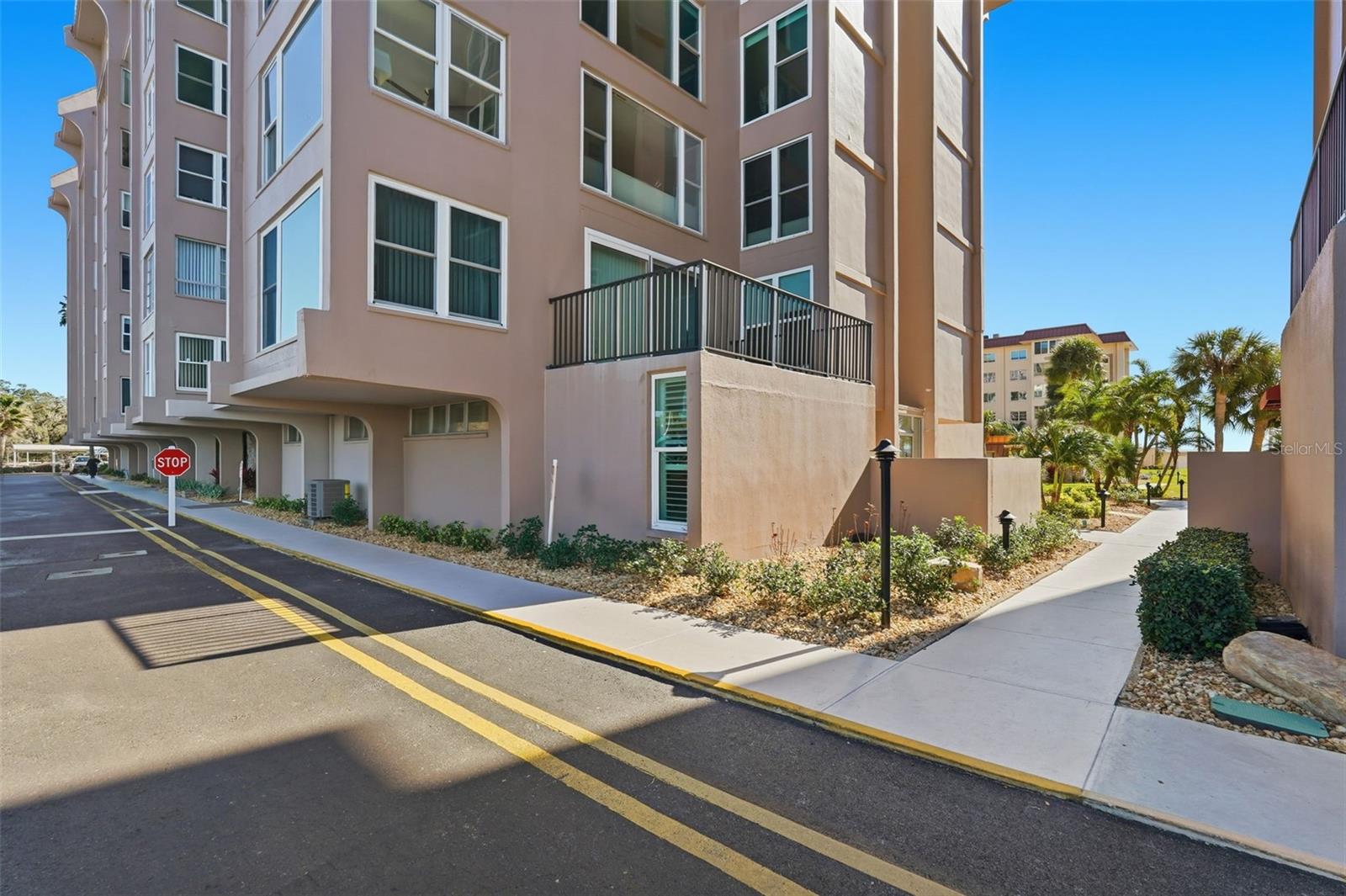 Image 15 of 18 For 632 Edgewater Drive 135