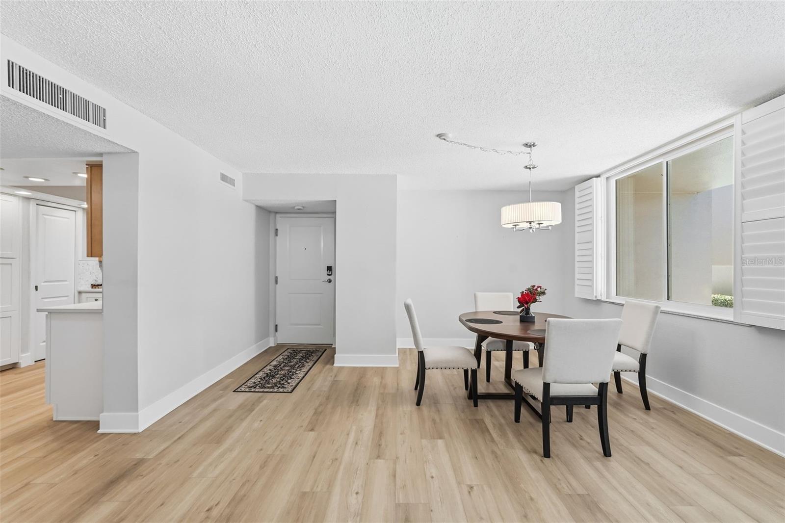 Image 7 of 18 For 632 Edgewater Drive 135