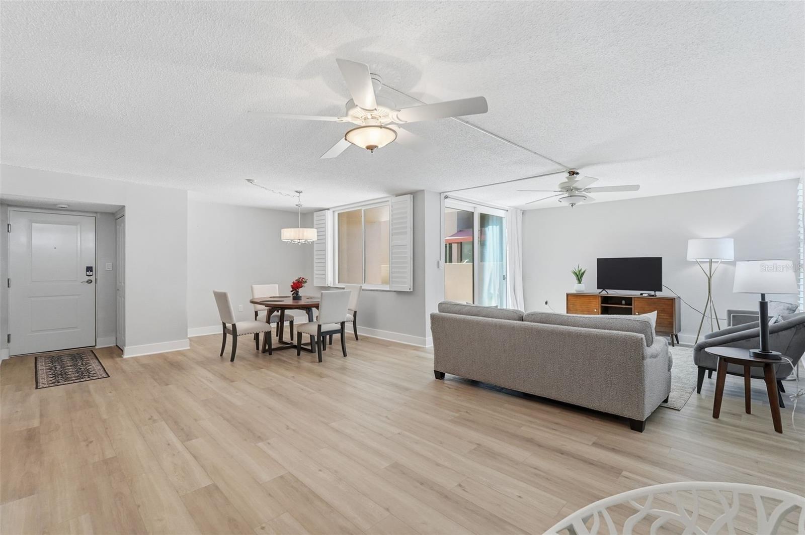 Image 8 of 18 For 632 Edgewater Drive 135