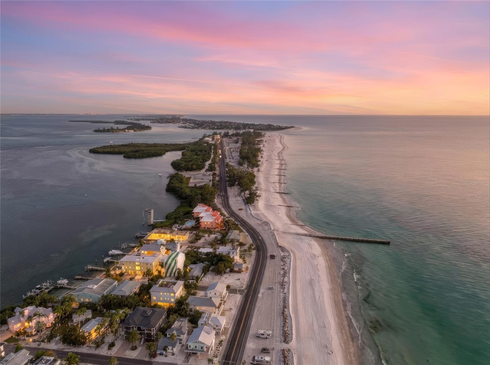 Image 5 of 27 For 1303 Gulf Drive S 2