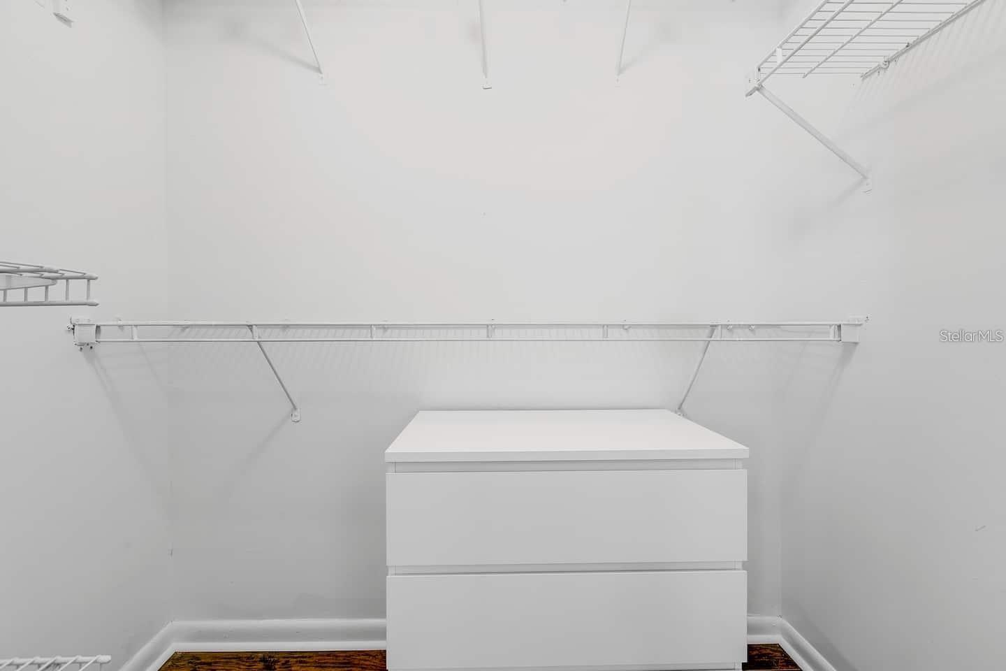 Listing photo id 10 for 1330 Peachfield Drive