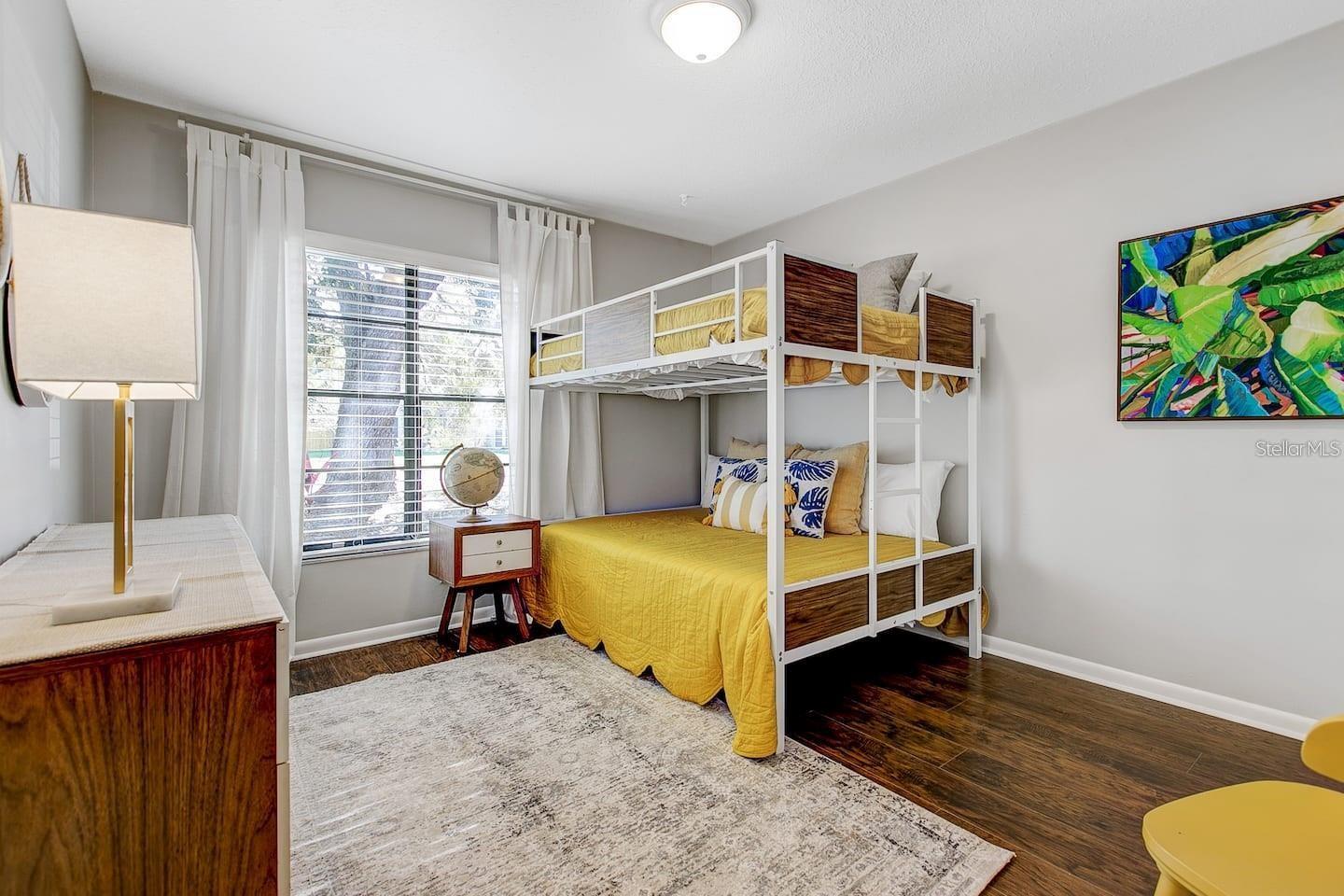 Listing photo id 13 for 1330 Peachfield Drive