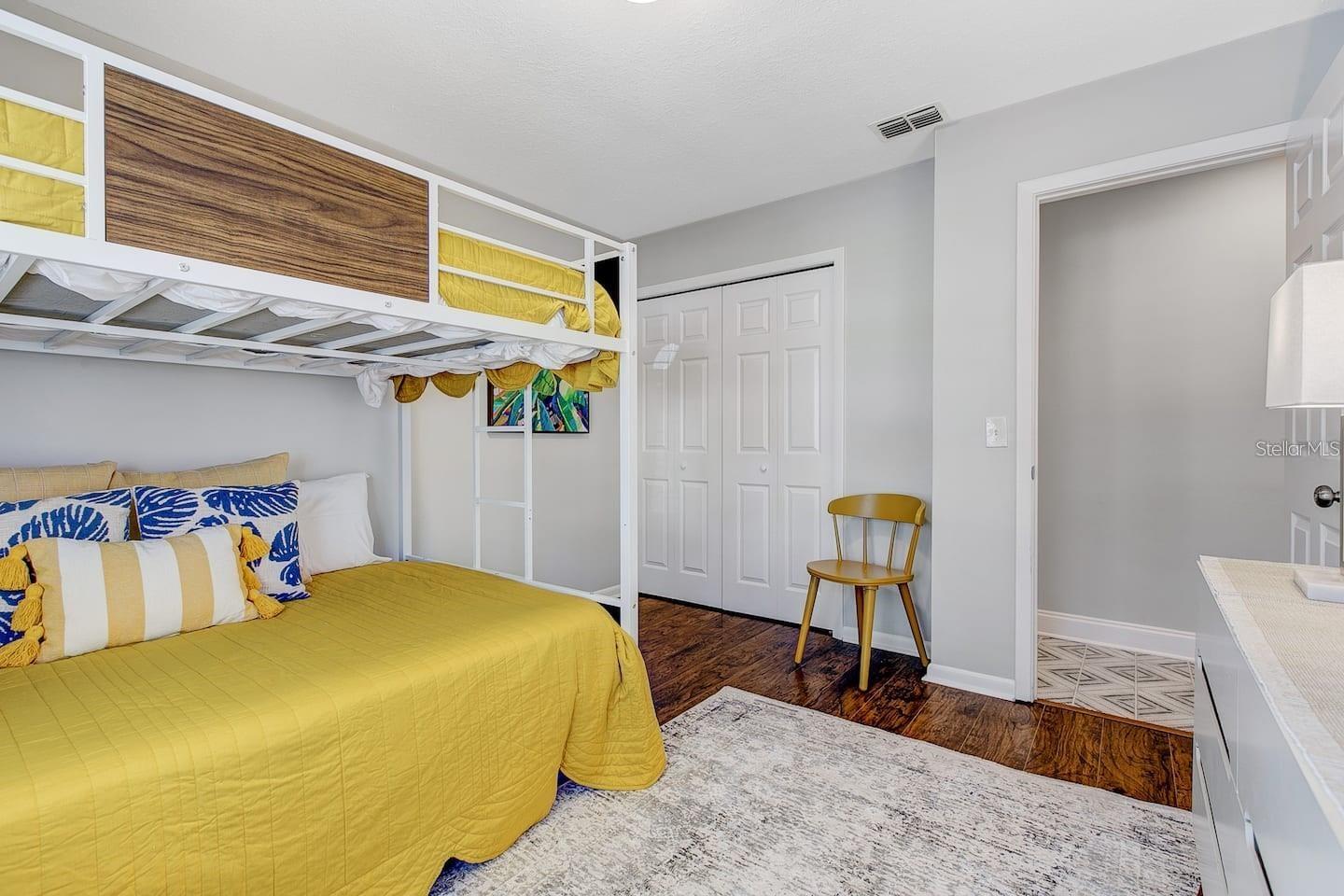 Listing photo id 15 for 1330 Peachfield Drive