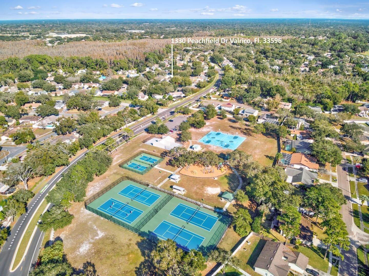 Listing photo id 19 for 1330 Peachfield Drive