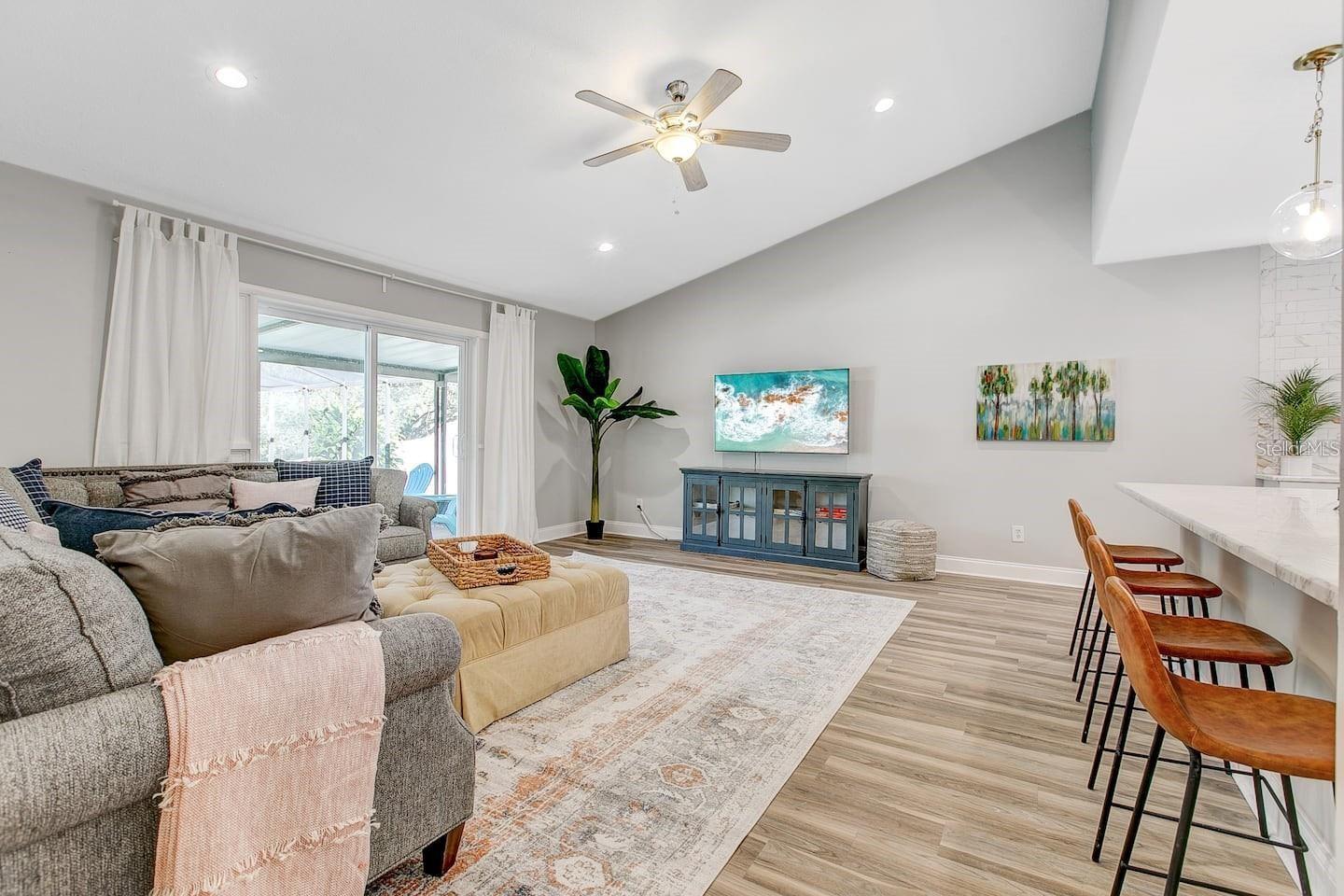 Listing photo id 4 for 1330 Peachfield Drive