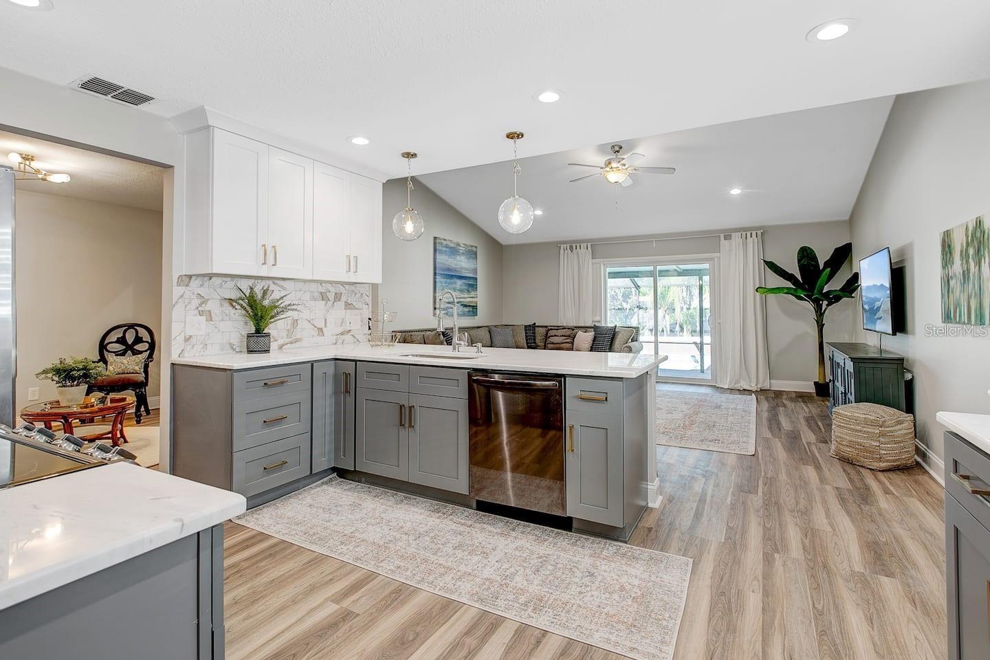 Listing photo id 5 for 1330 Peachfield Drive