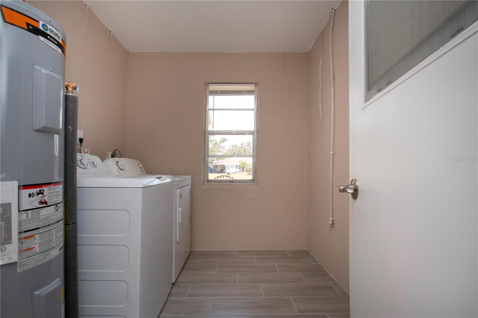 Image 12 of 63 For 1906 Canterbury Lane 20