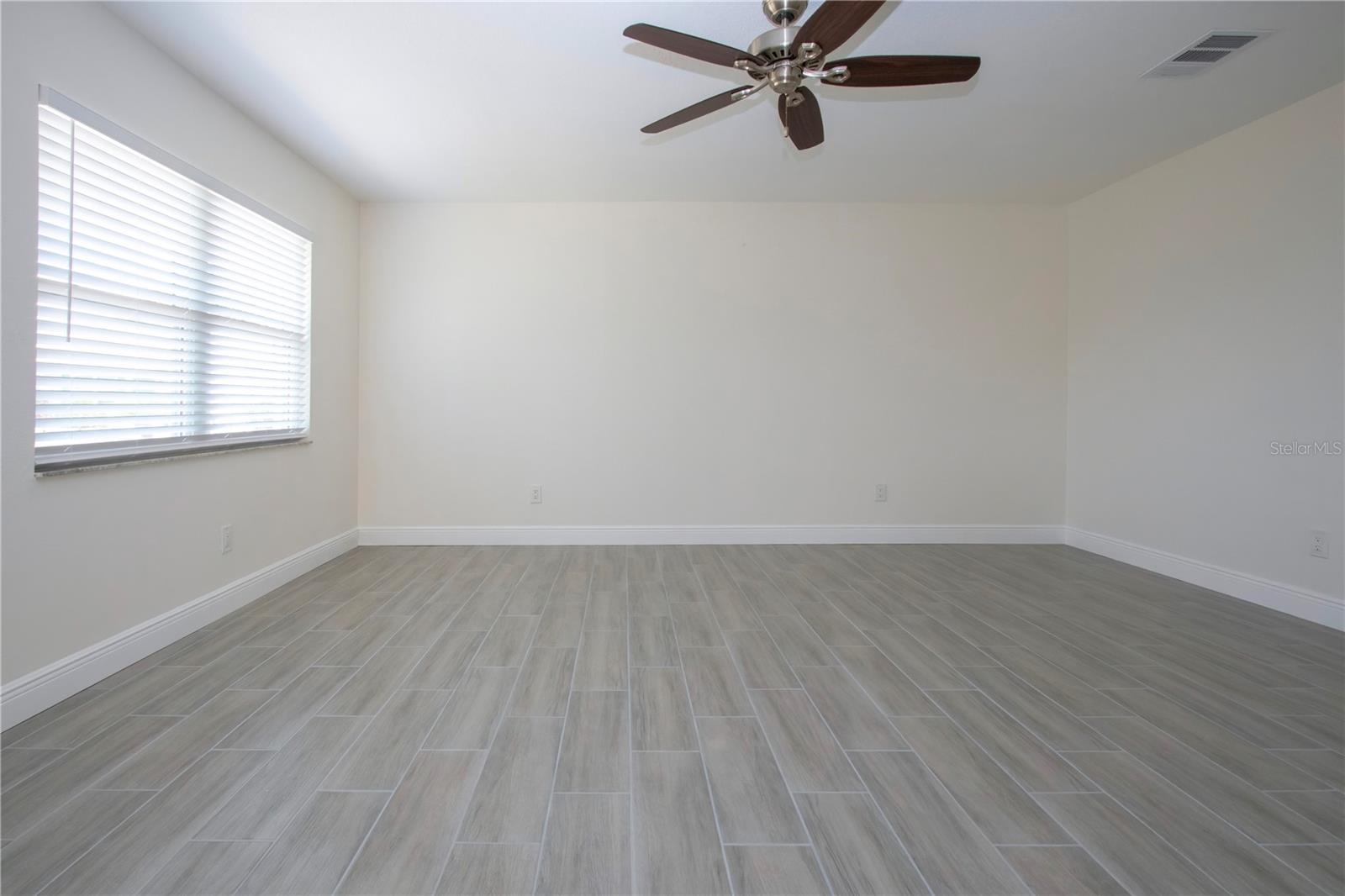 Image 14 of 63 For 1906 Canterbury Lane 20