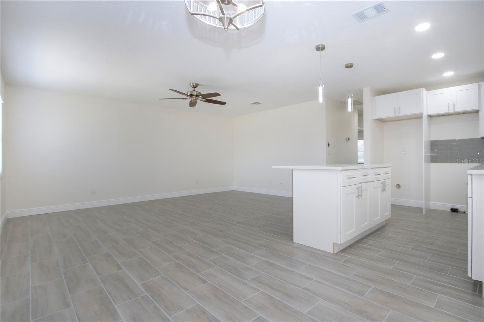 Image 24 of 63 For 1906 Canterbury Lane 20