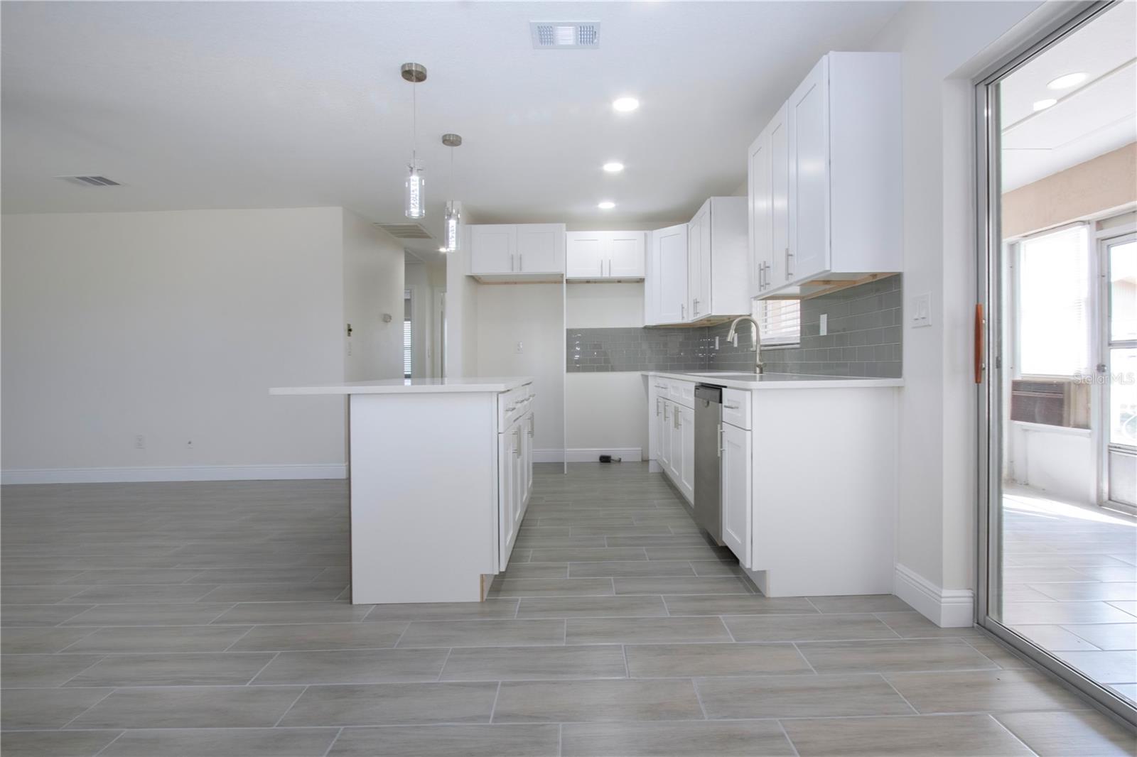 Image 28 of 63 For 1906 Canterbury Lane 20