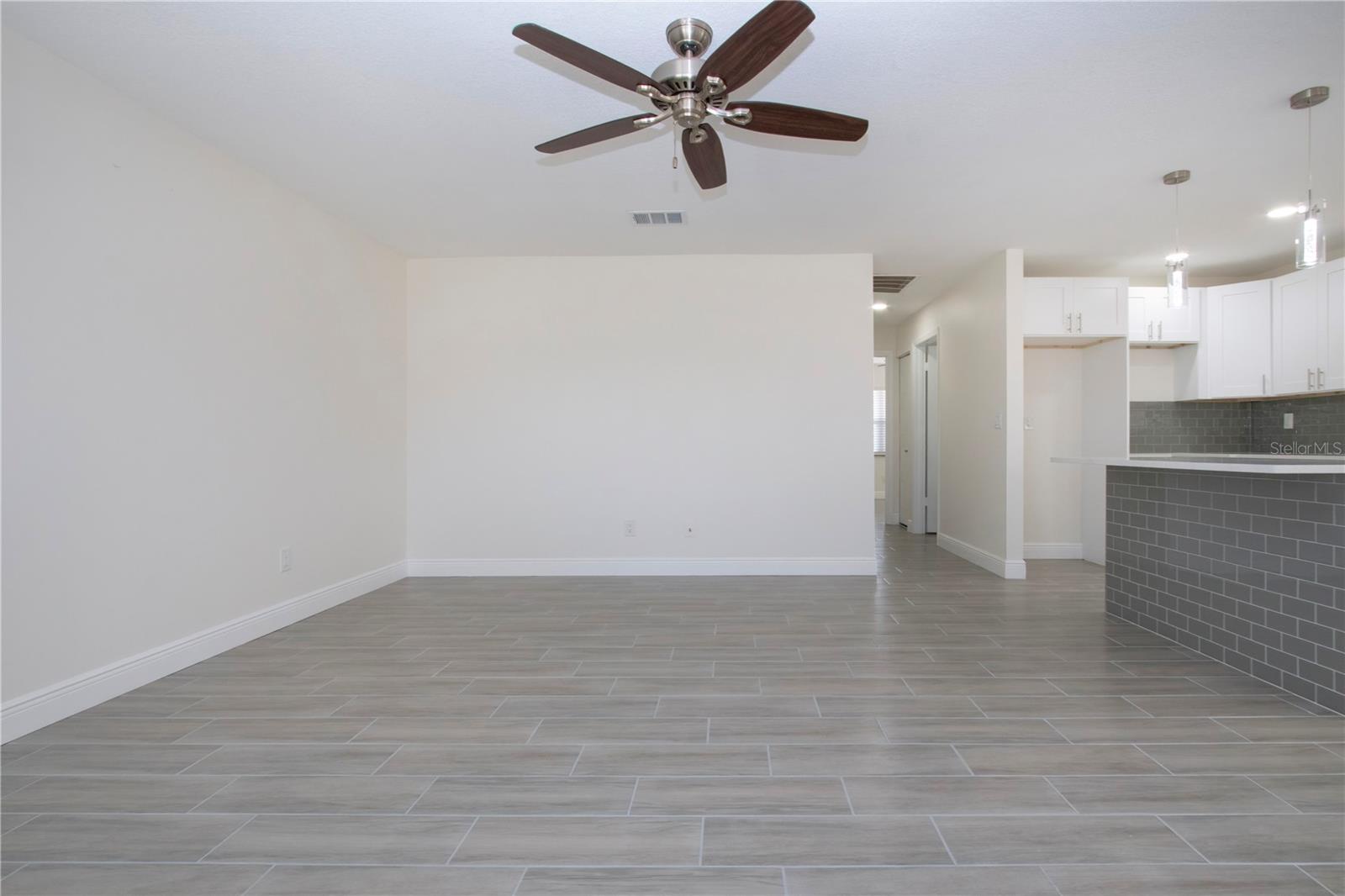 Image 29 of 63 For 1906 Canterbury Lane 20