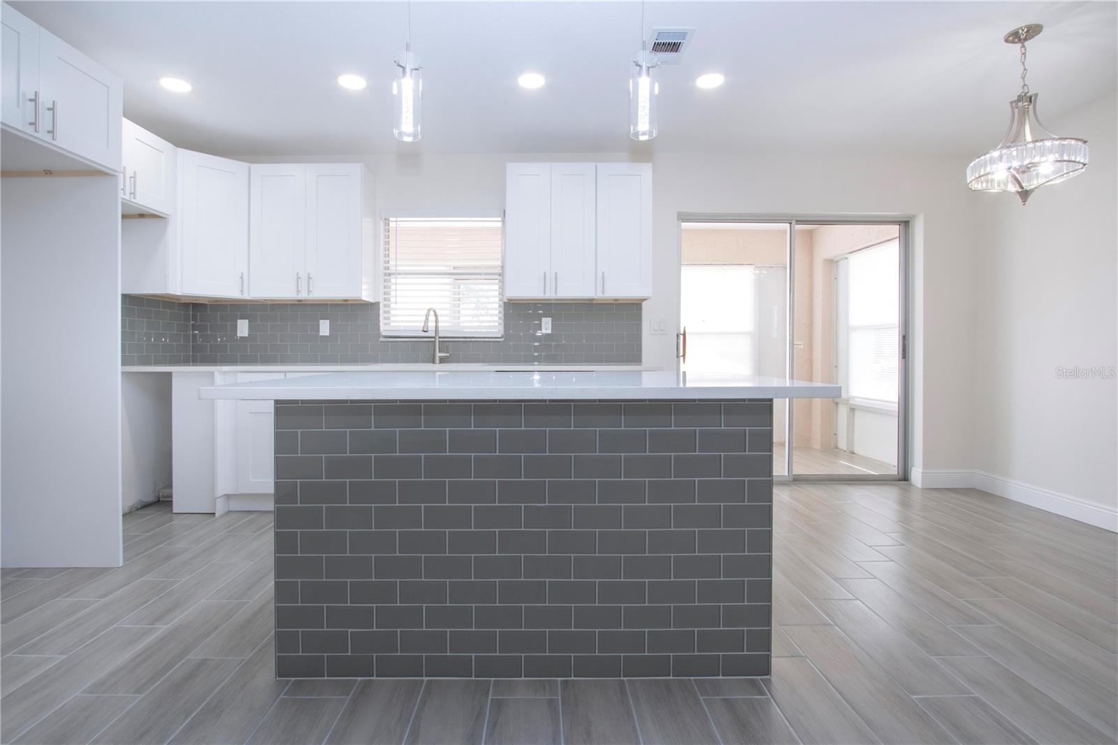 Image 8 of 63 For 1906 Canterbury Lane 20